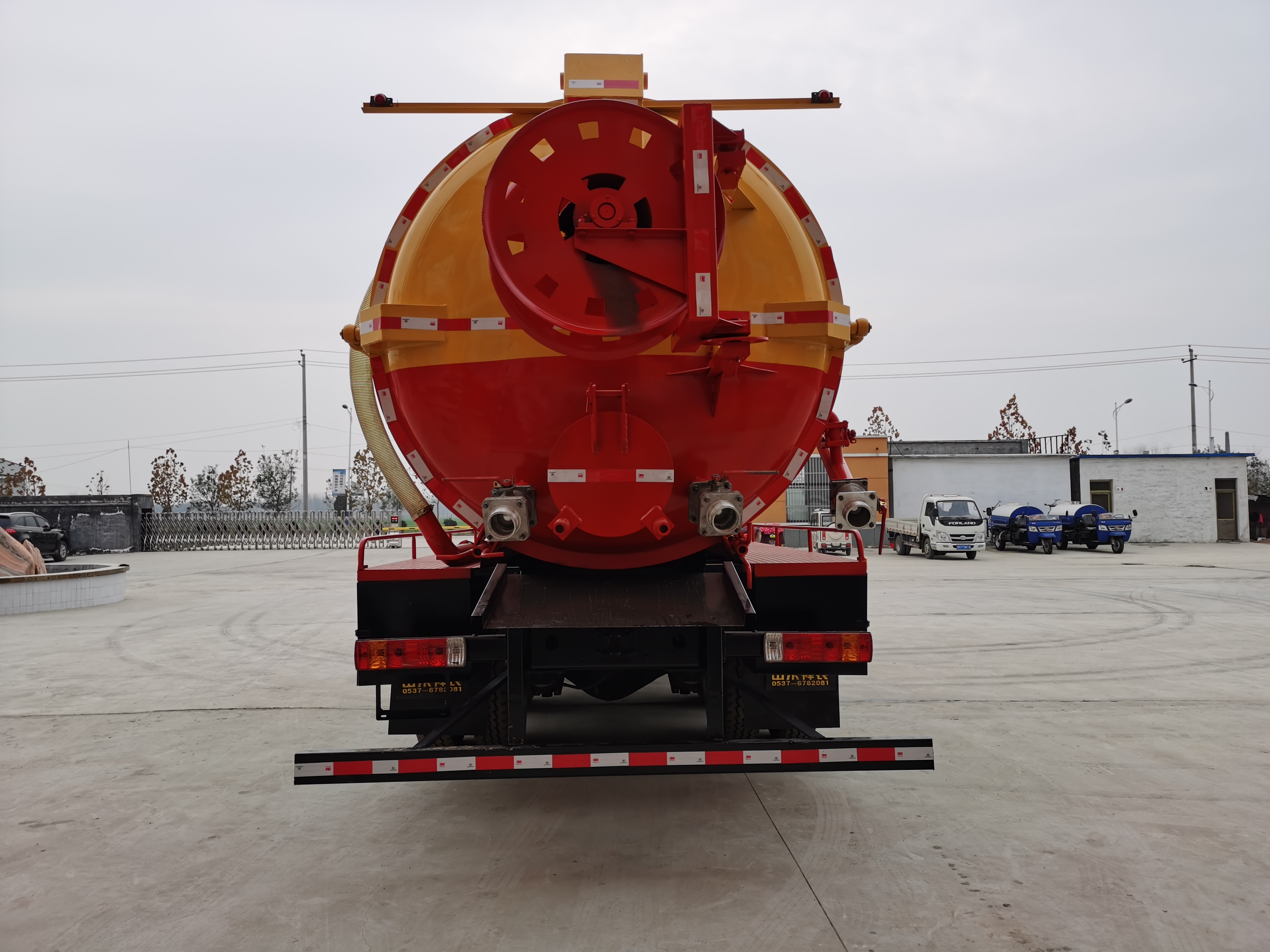 FAW Jiefang J6 Manual Diesel Pipeline Sewer Cleaner Truck Sewer Cleaning Vacuum Emergency Rescue Vehicle 11-20T Capacity 20-25T