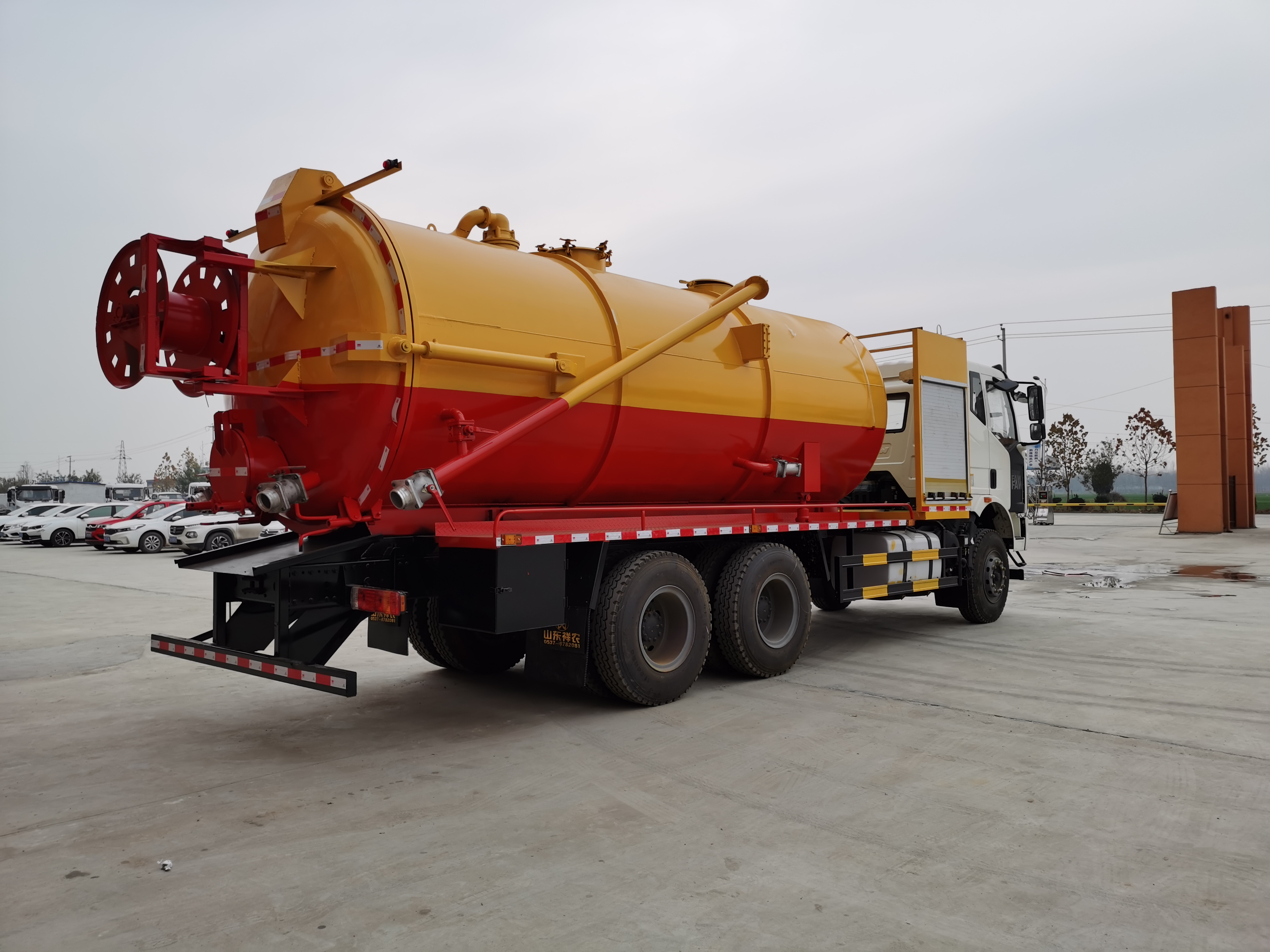 FAW Jiefang J6 Manual Diesel Pipeline Sewer Cleaner Truck Sewer Cleaning Vacuum Emergency Rescue Vehicle 11-20T Capacity 20-25T