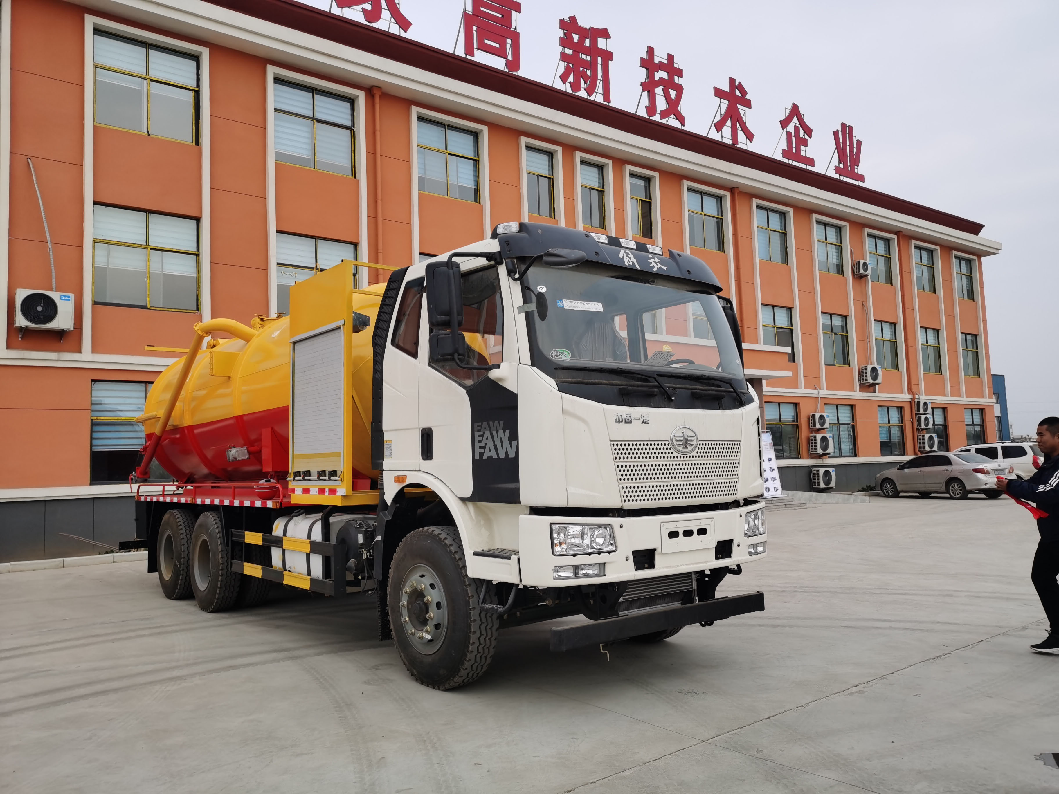 FAW Jiefang J6 Manual Diesel Pipeline Sewer Cleaner Truck Sewer Cleaning Vacuum Emergency Rescue Vehicle 11-20T Capacity 20-25T