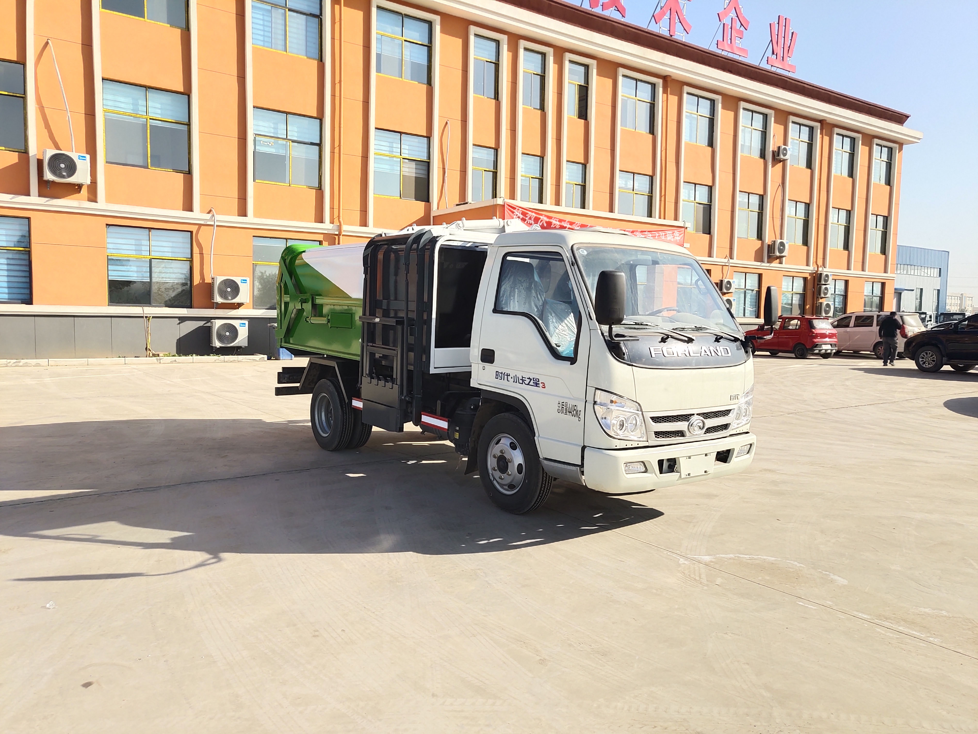 XND 7 Cubic Meter Recycling 4x2 Manual Diesel Euro 4 Engine Municipal Sanitation Hanging Bucket Garbage Truck Brand New