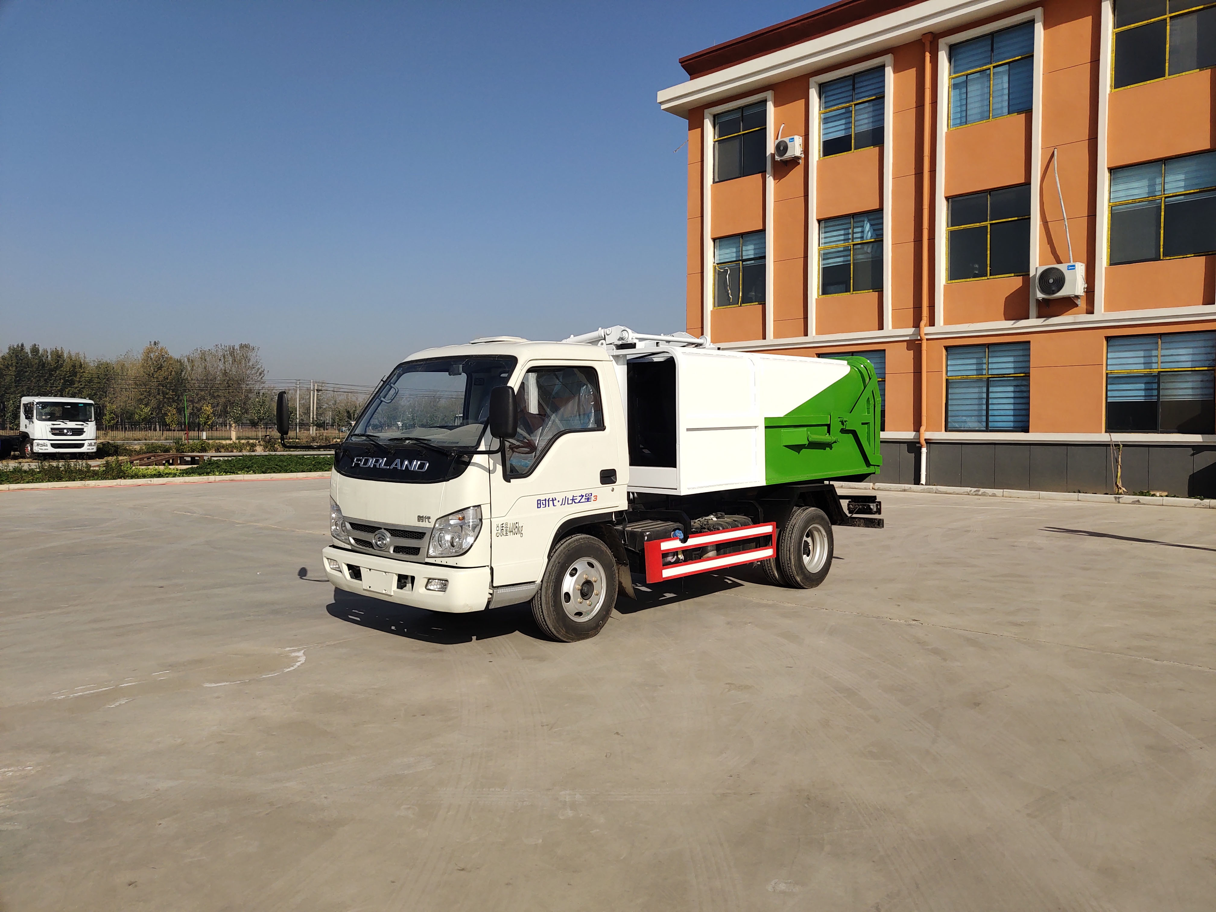 XND 7 Cubic Meter Recycling 4x2 Manual Diesel Euro 4 Engine Municipal Sanitation Hanging Bucket Garbage Truck Brand New