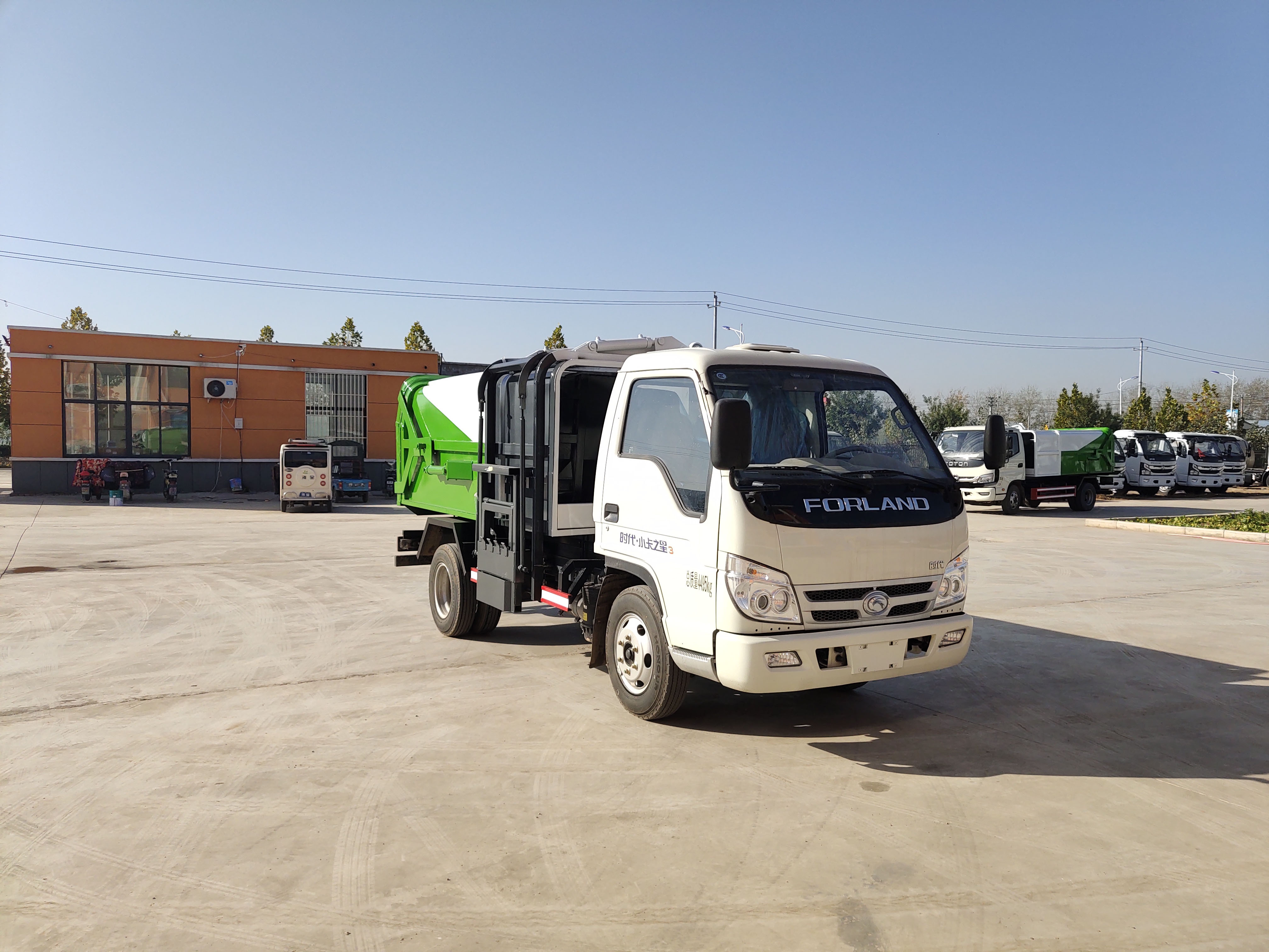 XND 7 Cubic Meter Recycling 4x2 Manual Diesel Euro 4 Engine Municipal Sanitation Hanging Bucket Garbage Truck Brand New