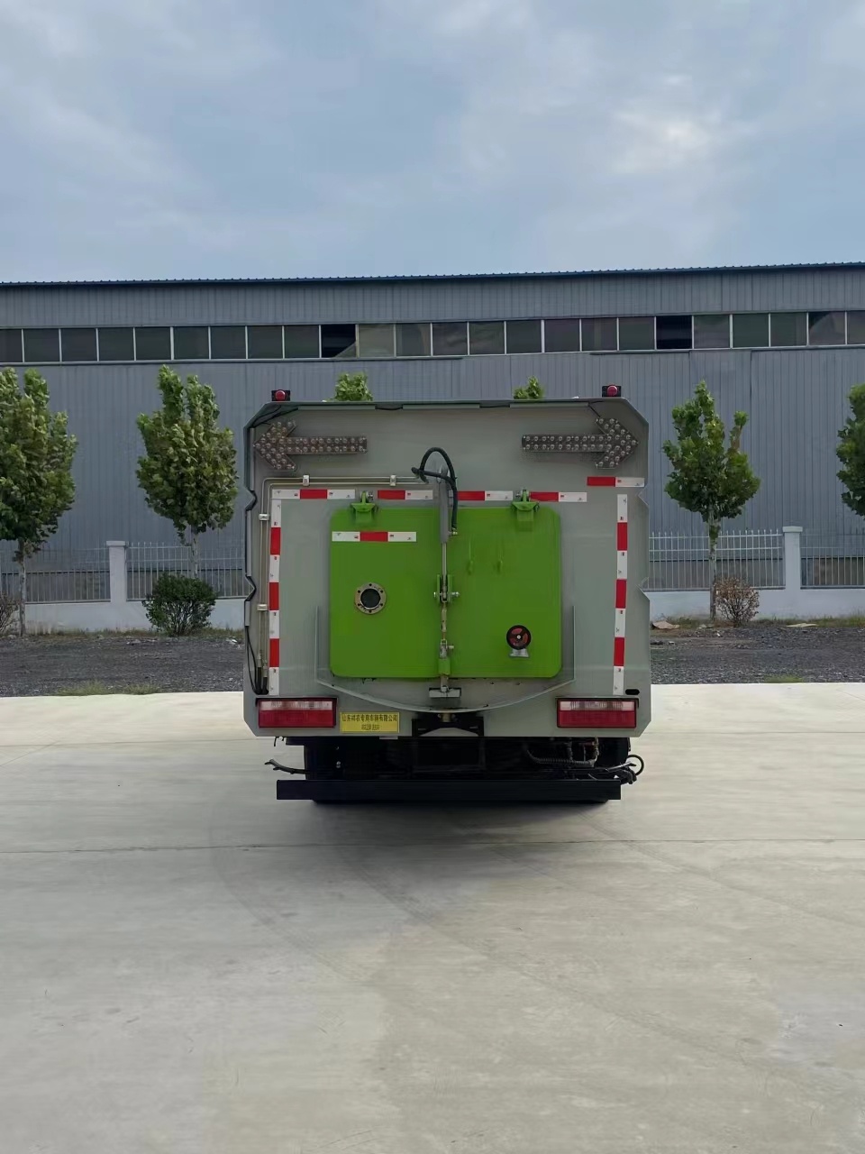 High-quality Factory Price High Pressure Customized 5CBM Faw Engine Dust Vacuum Road Clean Street Sweeper Truck