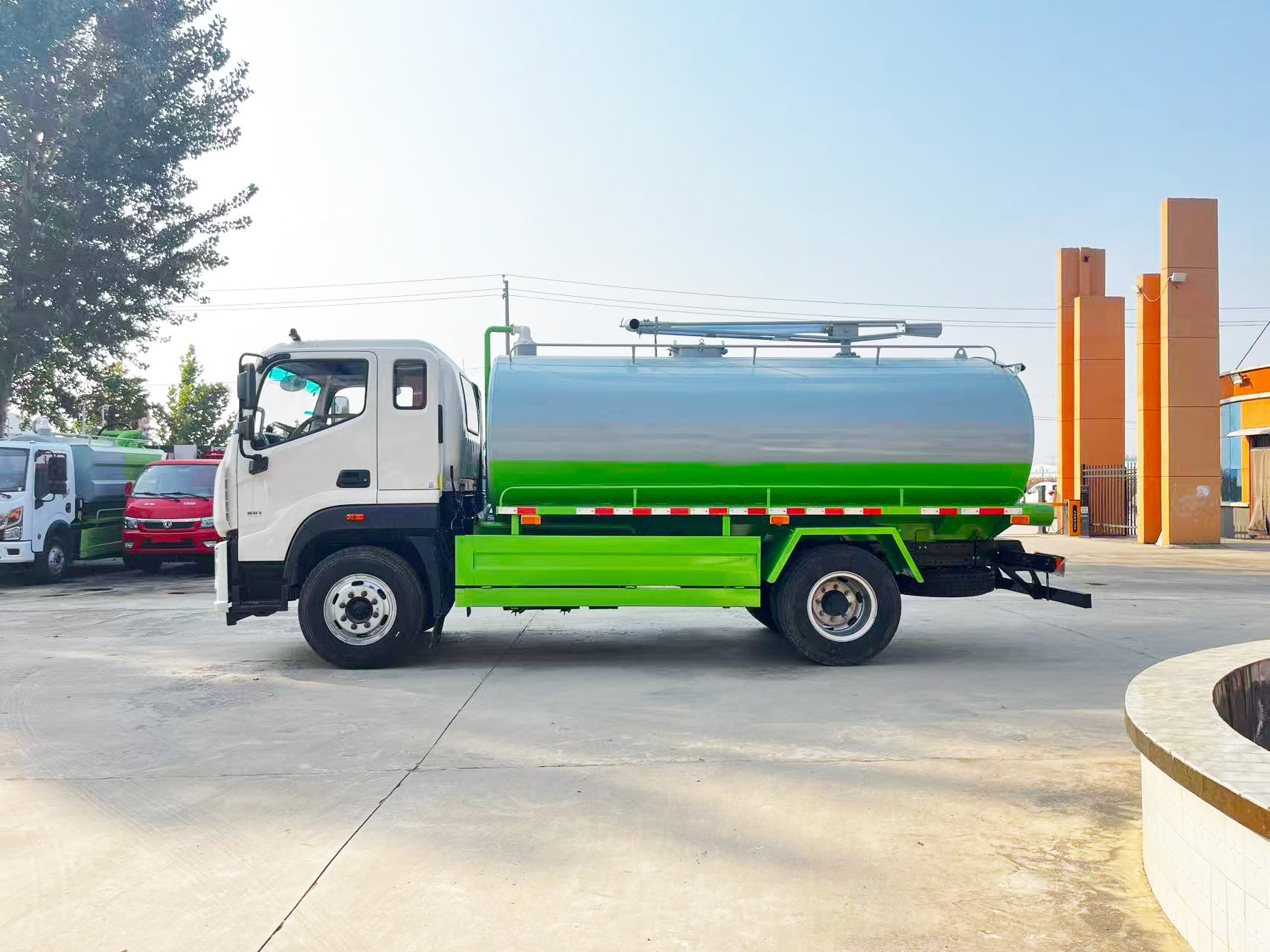 Factory Direct Customizable Auman 13m Manual Diesel Vacuum Sewer Suction Truck for Sewage and Waste Transport-High Power
