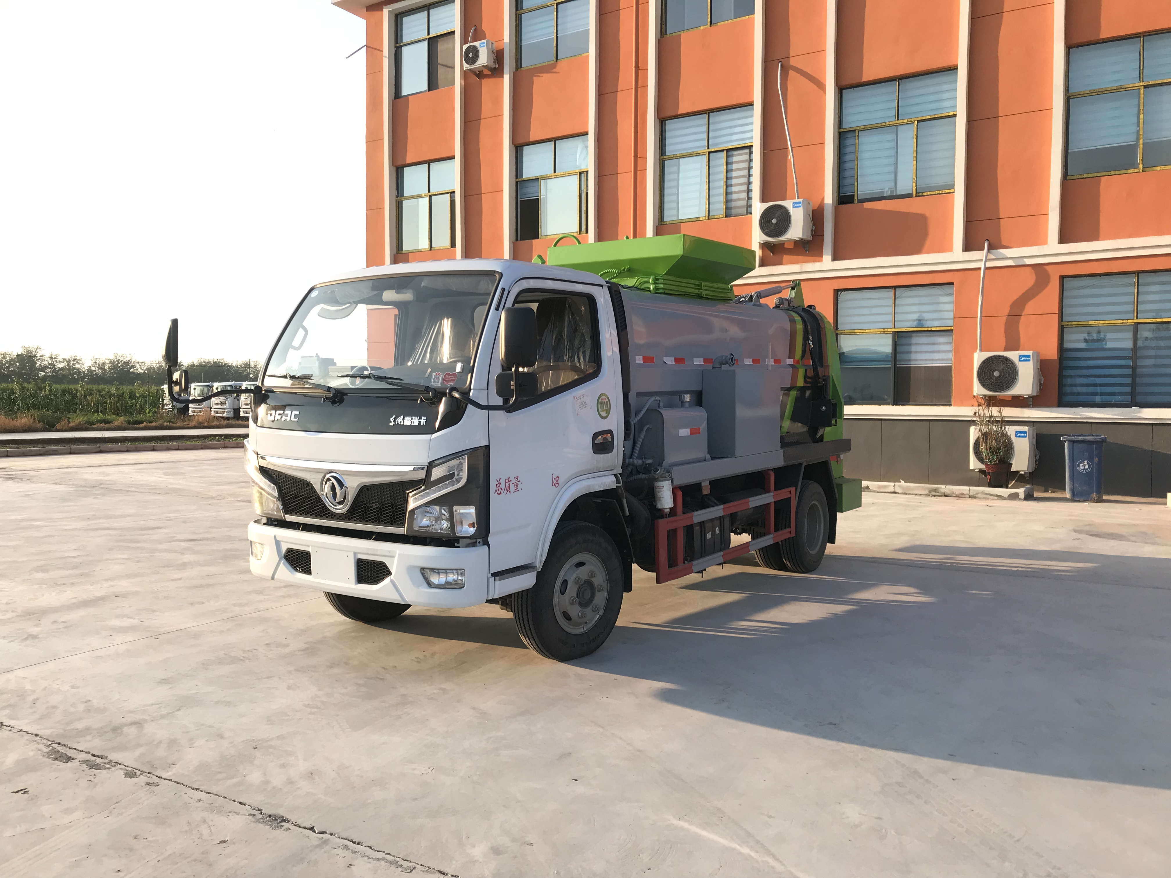 Dongfeng Furuika Direct Manufacturer 8-ton Manual Diesel Engine 4x2 Recycling Food Waste Dry-Wet Separation Treatment Vehicle