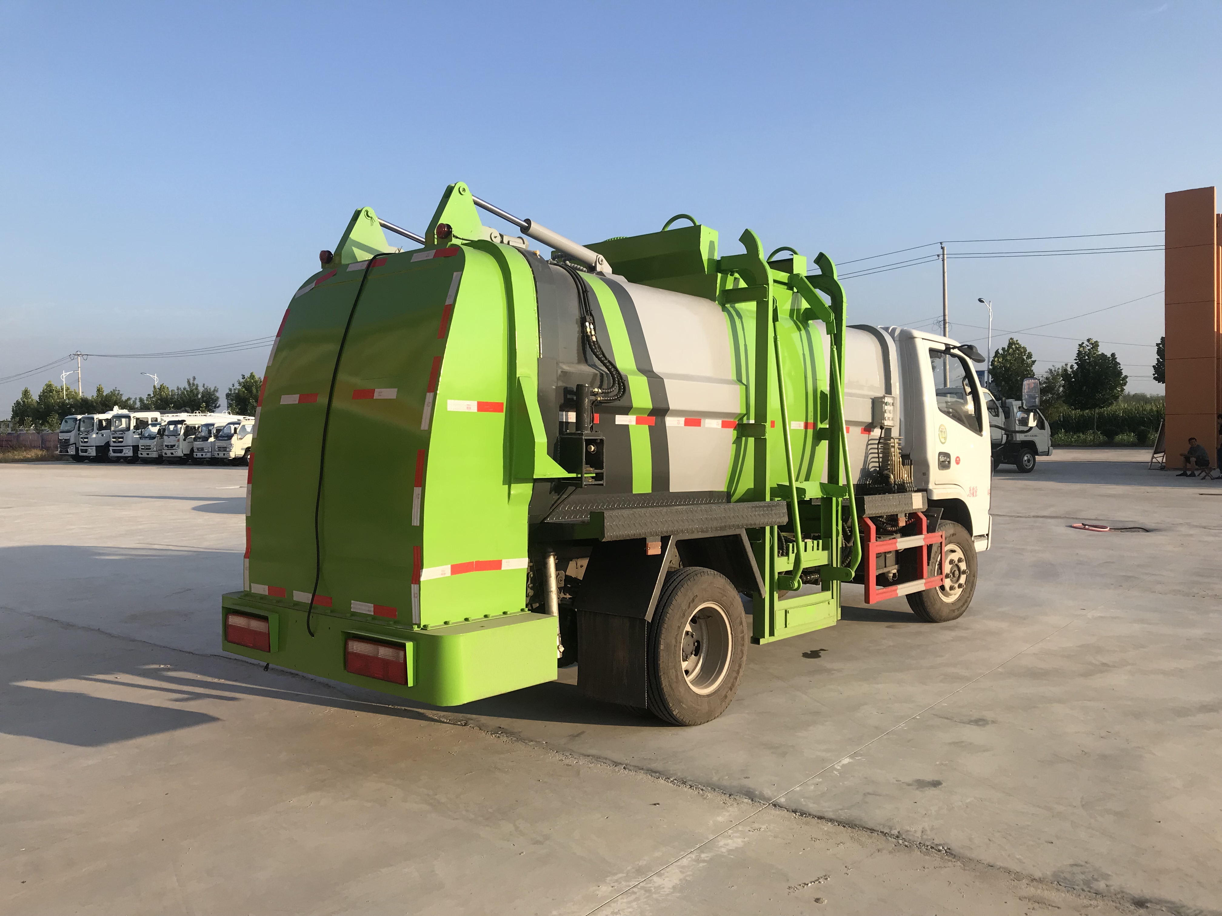 Dongfeng Furuika Direct Manufacturer 8-ton Manual Diesel Engine 4x2 Recycling Food Waste Dry-Wet Separation Treatment Vehicle