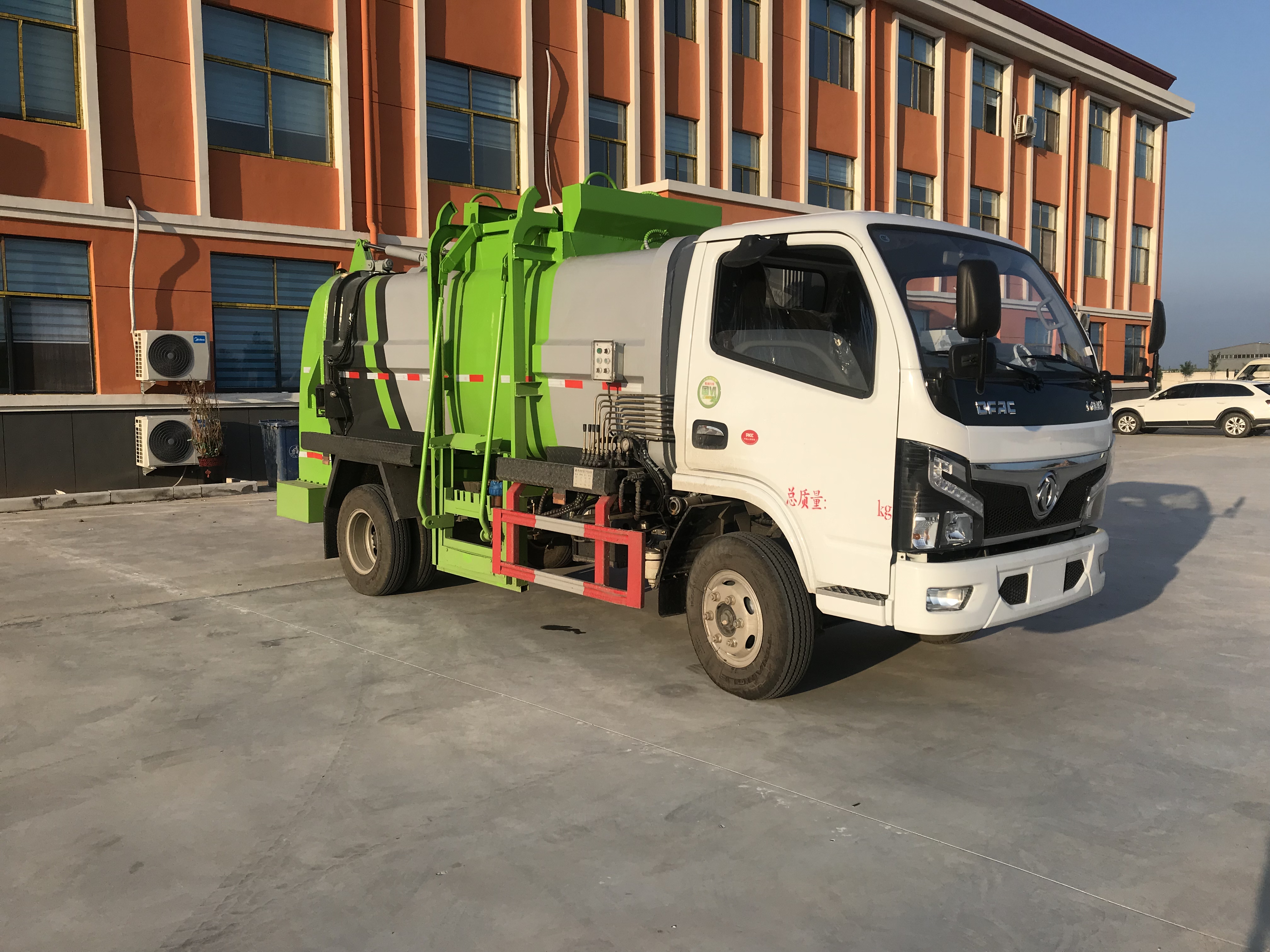 Dongfeng Furuika Direct Manufacturer 8-ton Manual Diesel Engine 4x2 Recycling Food Waste Dry-Wet Separation Treatment Vehicle