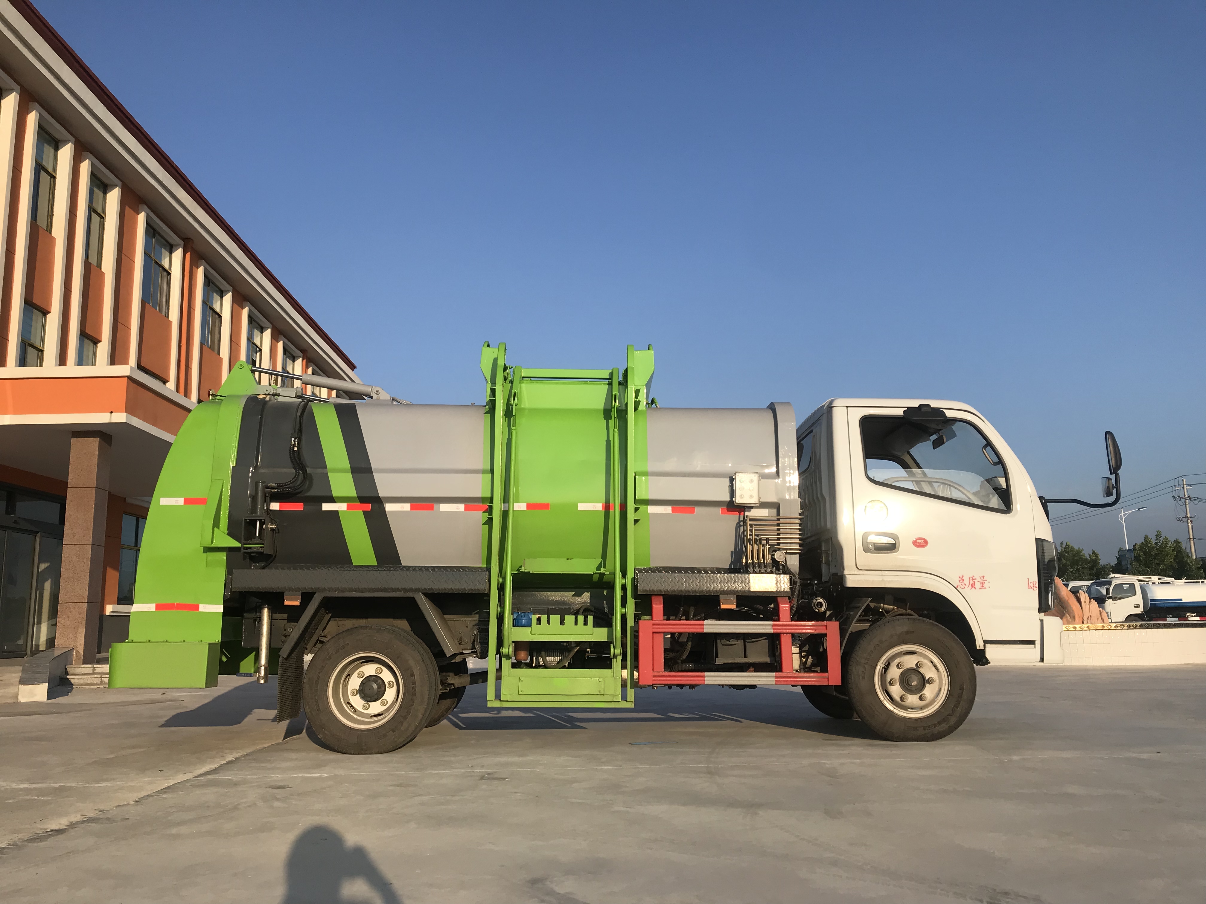 Dongfeng Furuika Direct Manufacturer 8-ton Manual Diesel Engine 4x2 Recycling Food Waste Dry-Wet Separation Treatment Vehicle