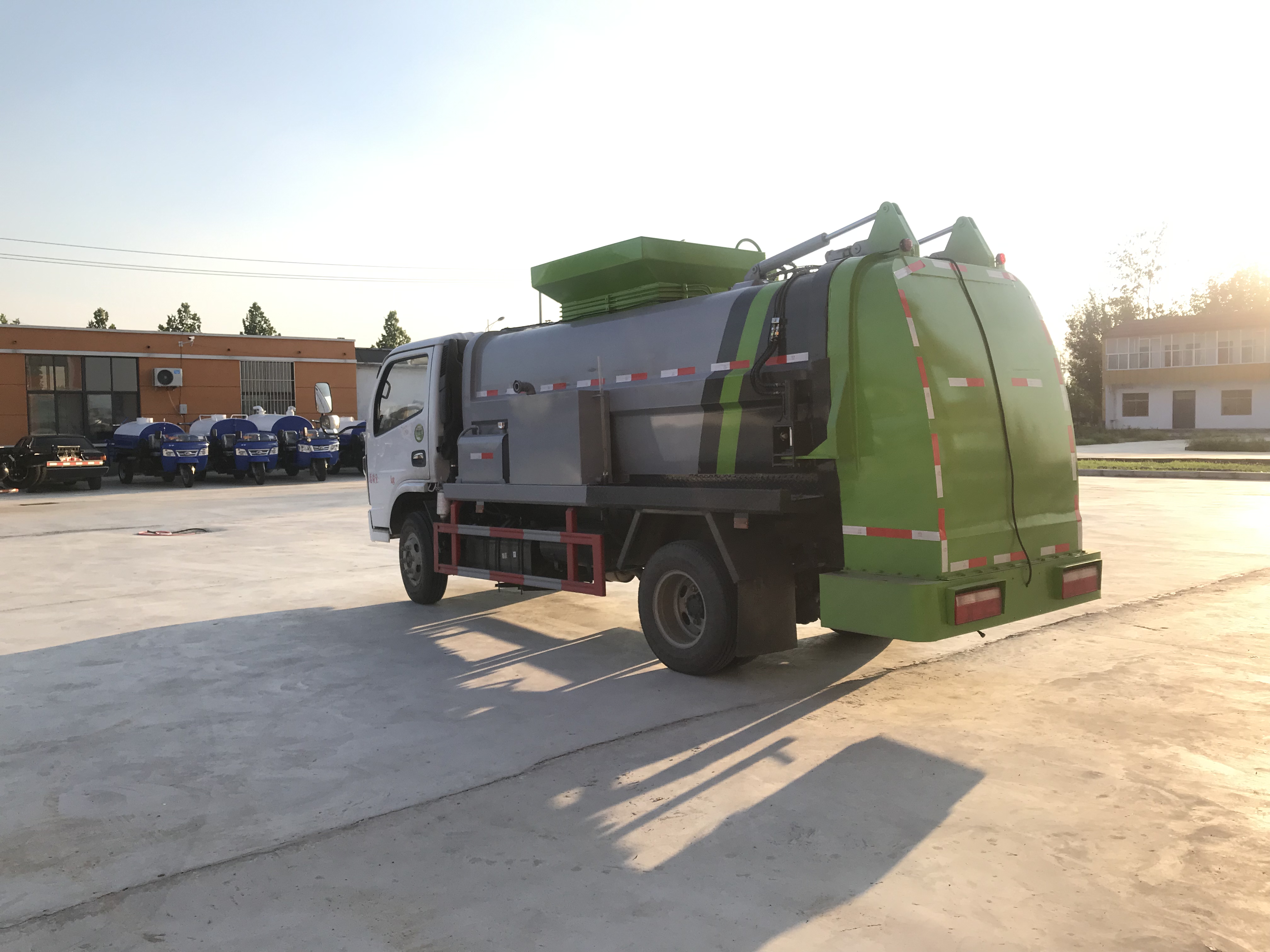 Dongfeng Furuika Direct Manufacturer 8-ton Manual Diesel Engine 4x2 Recycling Food Waste Dry-Wet Separation Treatment Vehicle