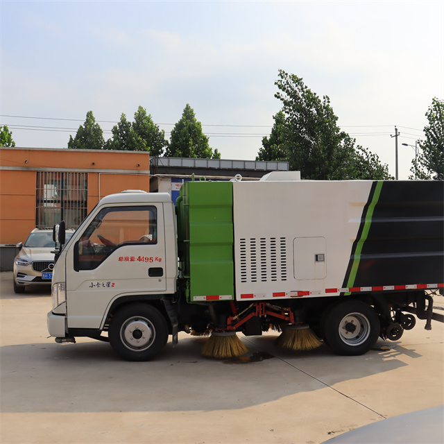 High-end Engine Road Washing Sweeper Truck for Airport & Mining Areas 4495kg Deep Cleaning Street Sweeper Machinery