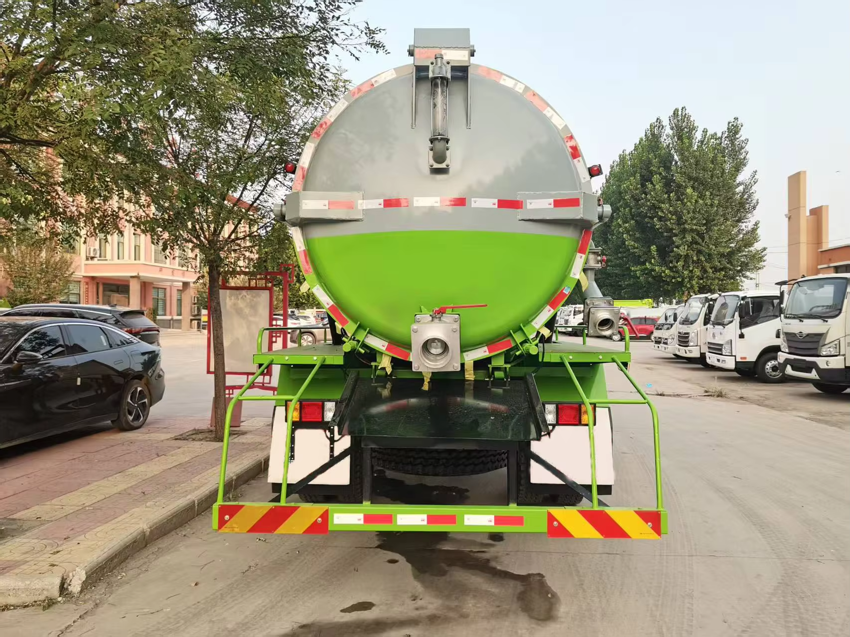 Diesel Fuel Manual Euro 6 Emission Multi-Functional Self-Priming Self-Draining Sewage Suction Truck for Cleaning Sewer Pipes