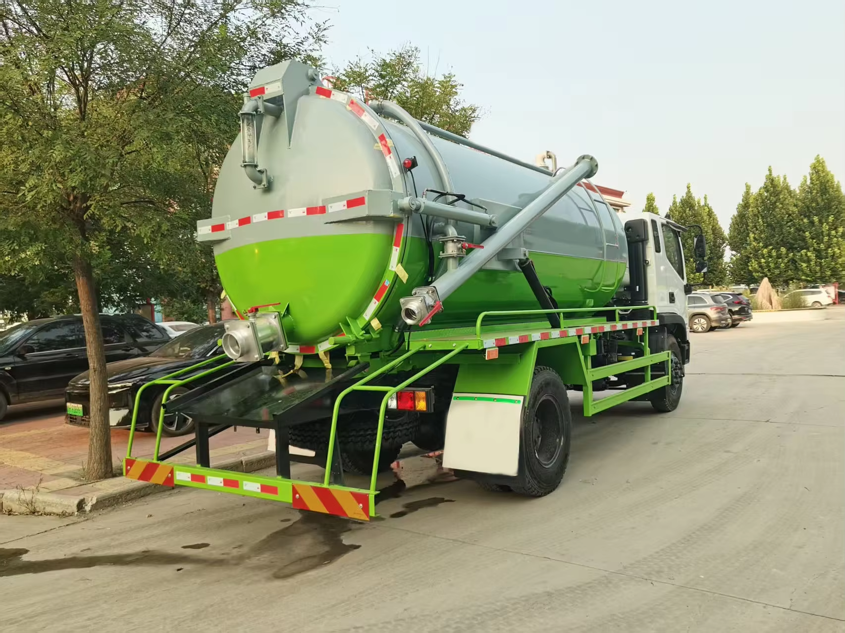 Diesel Fuel Manual Euro 6 Emission Multi-Functional Self-Priming Self-Draining Sewage Suction Truck for Cleaning Sewer Pipes