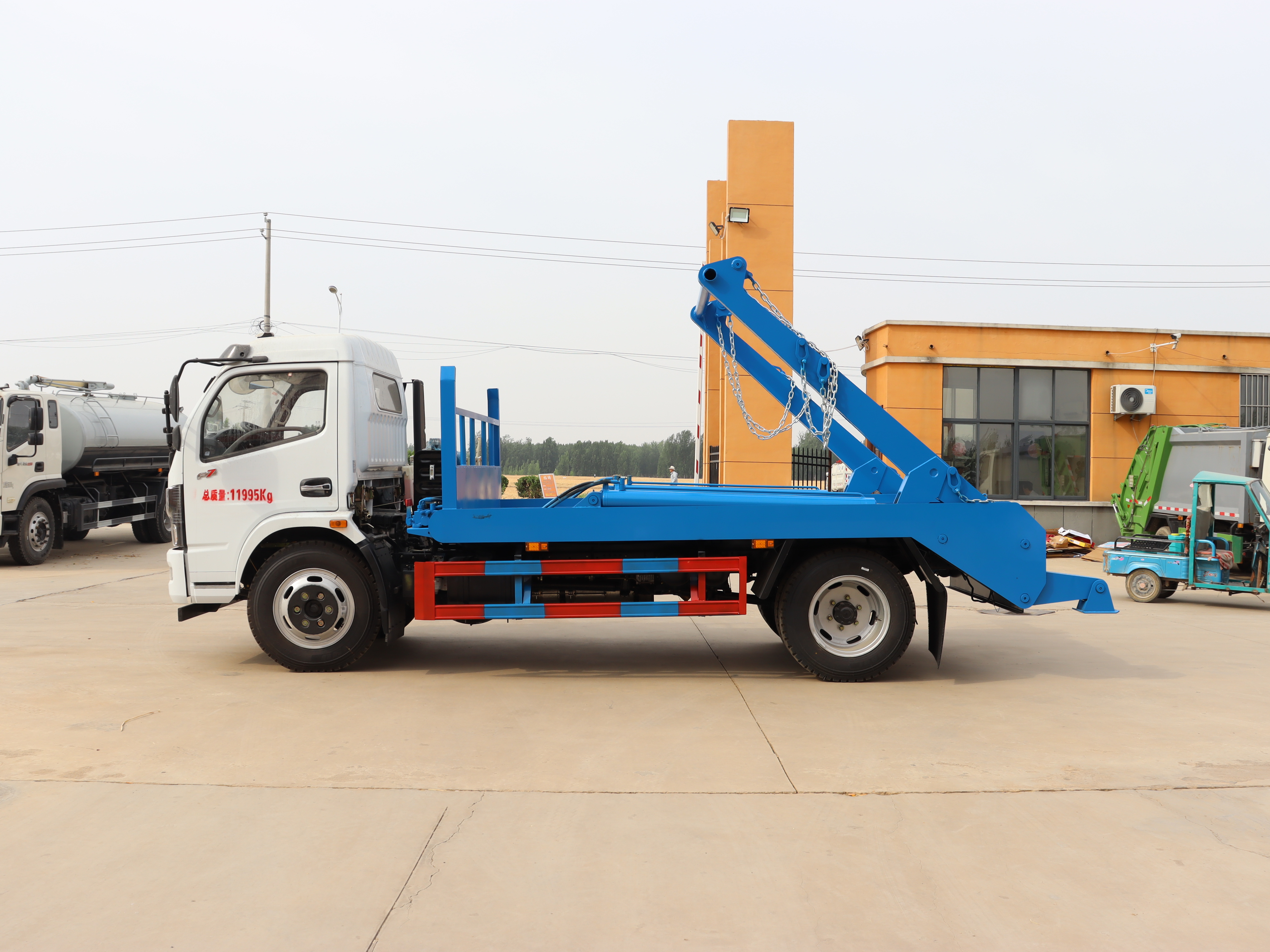 Dongfeng Furuika F7 Manual 4x2 Recycling Waste Transport Truck Articulated Arm for Garbage Collection