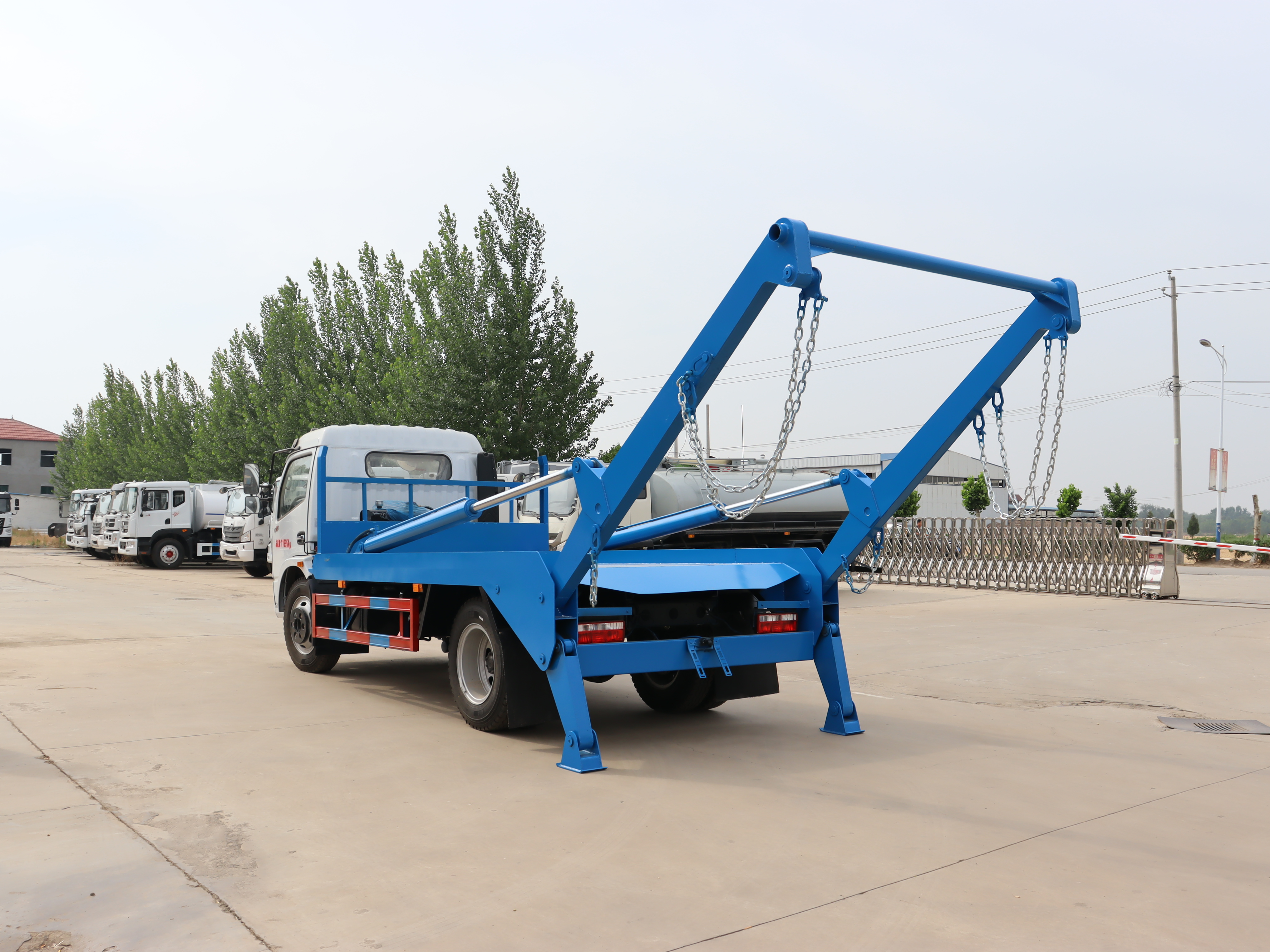 Dongfeng Furuika F7 Manual 4x2 Recycling Waste Transport Truck Articulated Arm for Garbage Collection