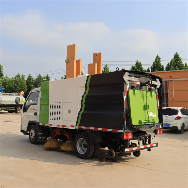 High-end Engine Road Washing Sweeper Truck for Airport & Mining Areas 4495kg Deep Cleaning Street Sweeper Machinery