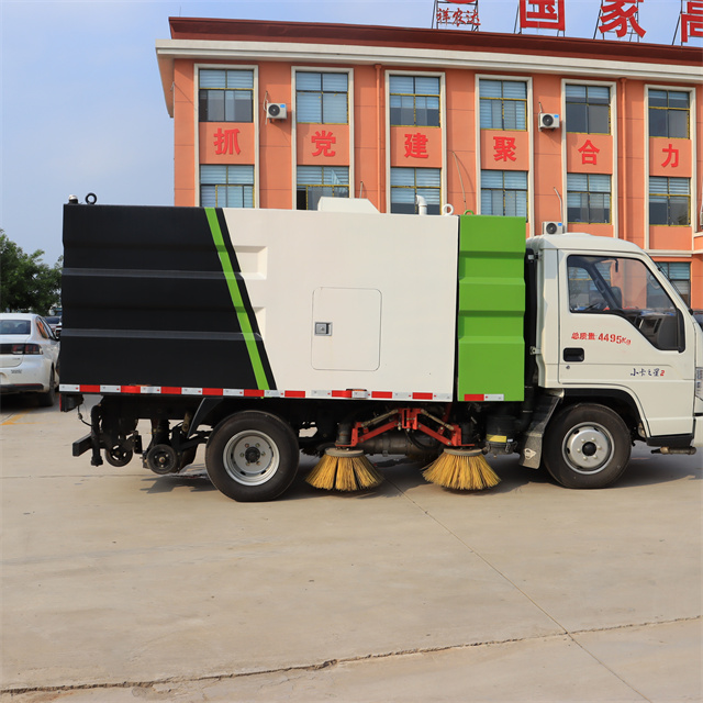 High-end Engine Road Washing Sweeper Truck for Airport & Mining Areas 4495kg Deep Cleaning Street Sweeper Machinery