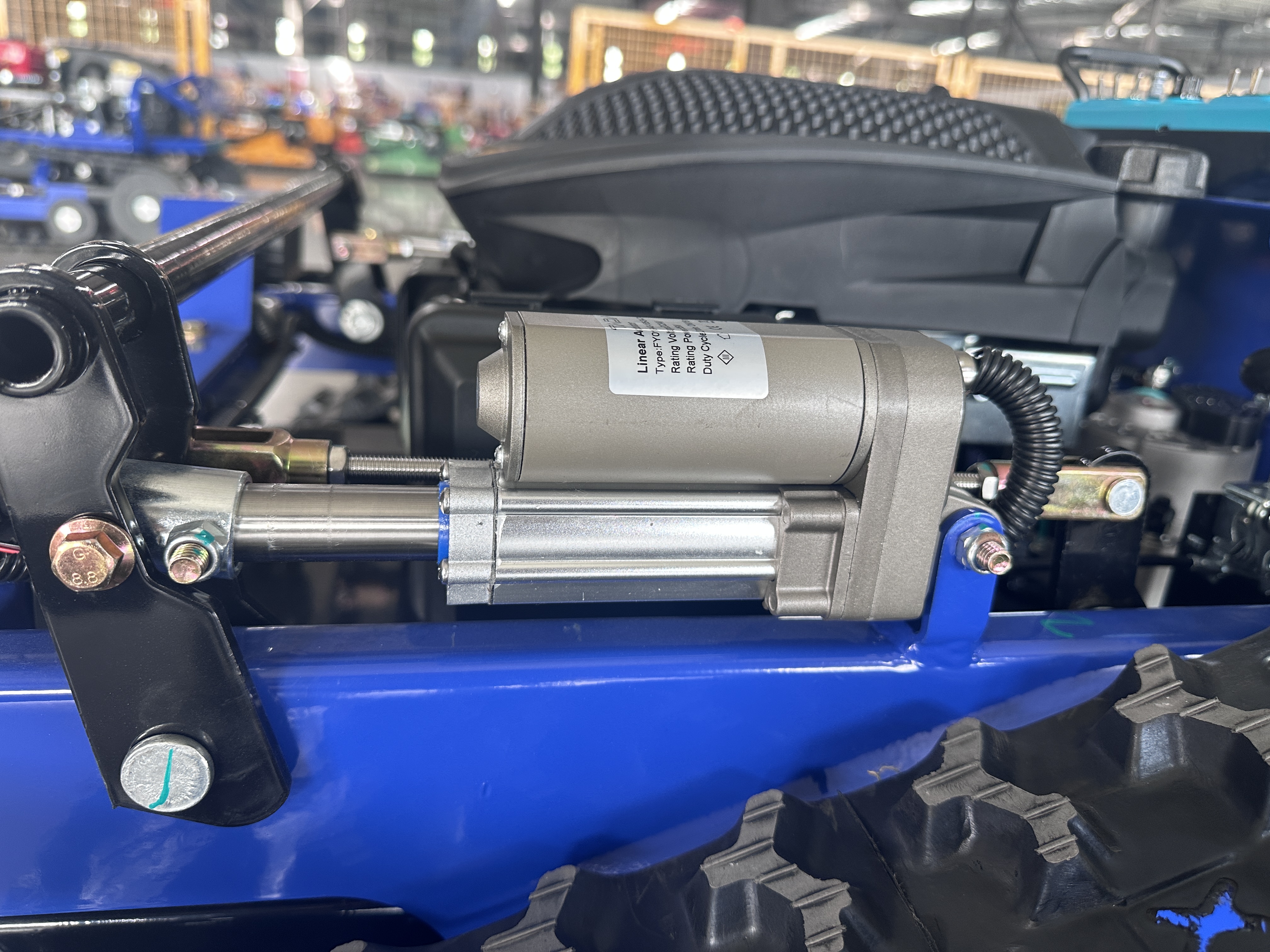 Kylin 500 Remote Control Lawn Mower Self-Generating Slope Weeder Intelligent Mowing Equipment with 45° Climbing Capacity