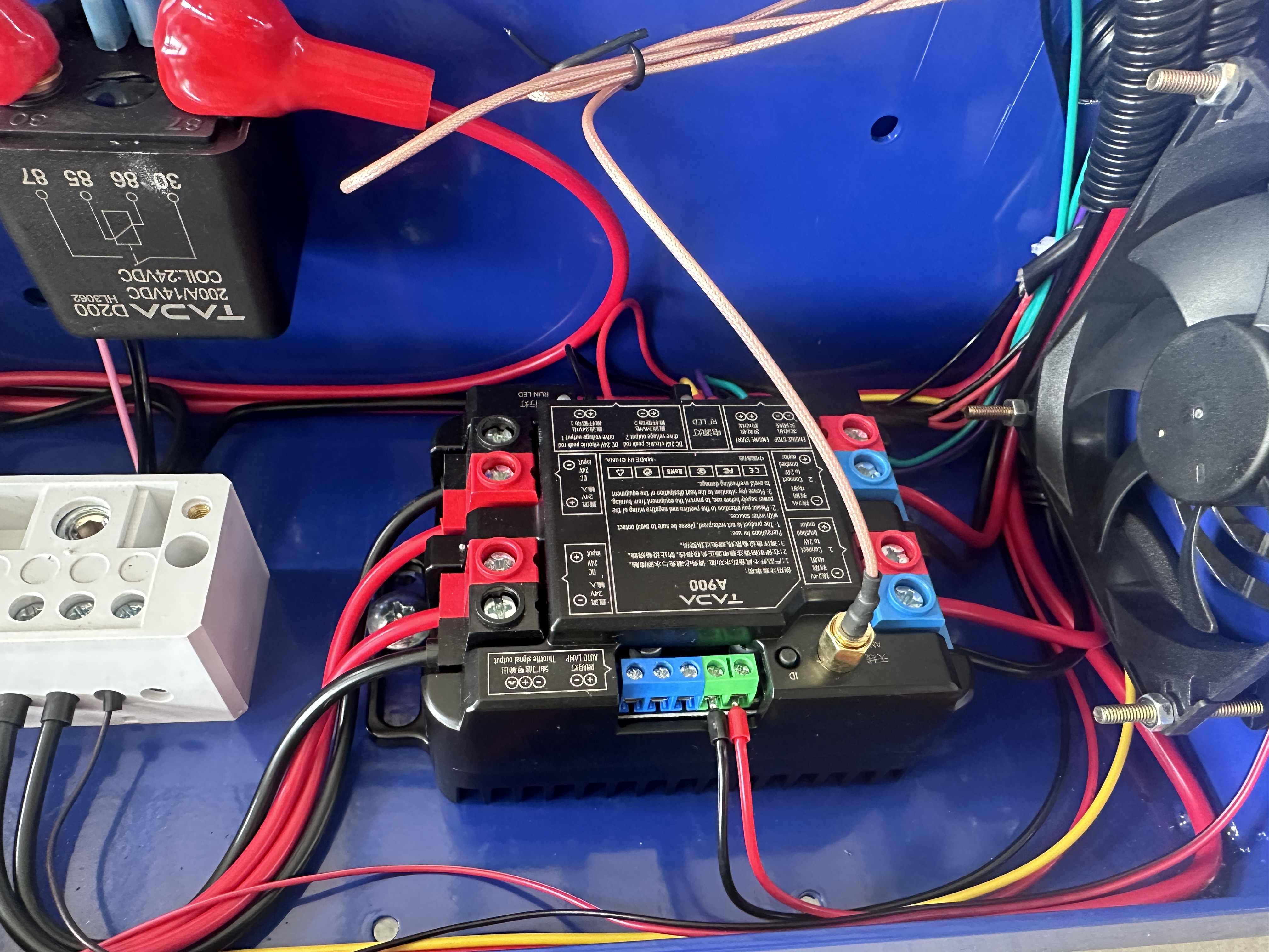 Kylin 500 Remote Control Lawn Mower Self-Generating Slope Weeder Intelligent Mowing Equipment with 45° Climbing Capacity