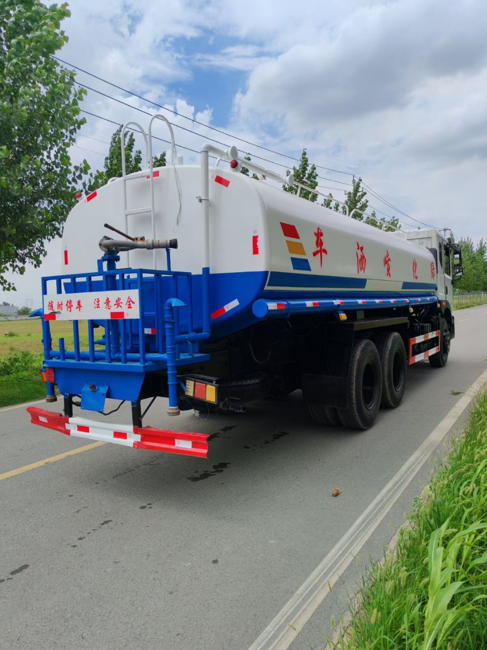 25m³ Water Sprinkler Truck HOWO Chassis 380HP Weichai Engine Longwang Pump For Sale