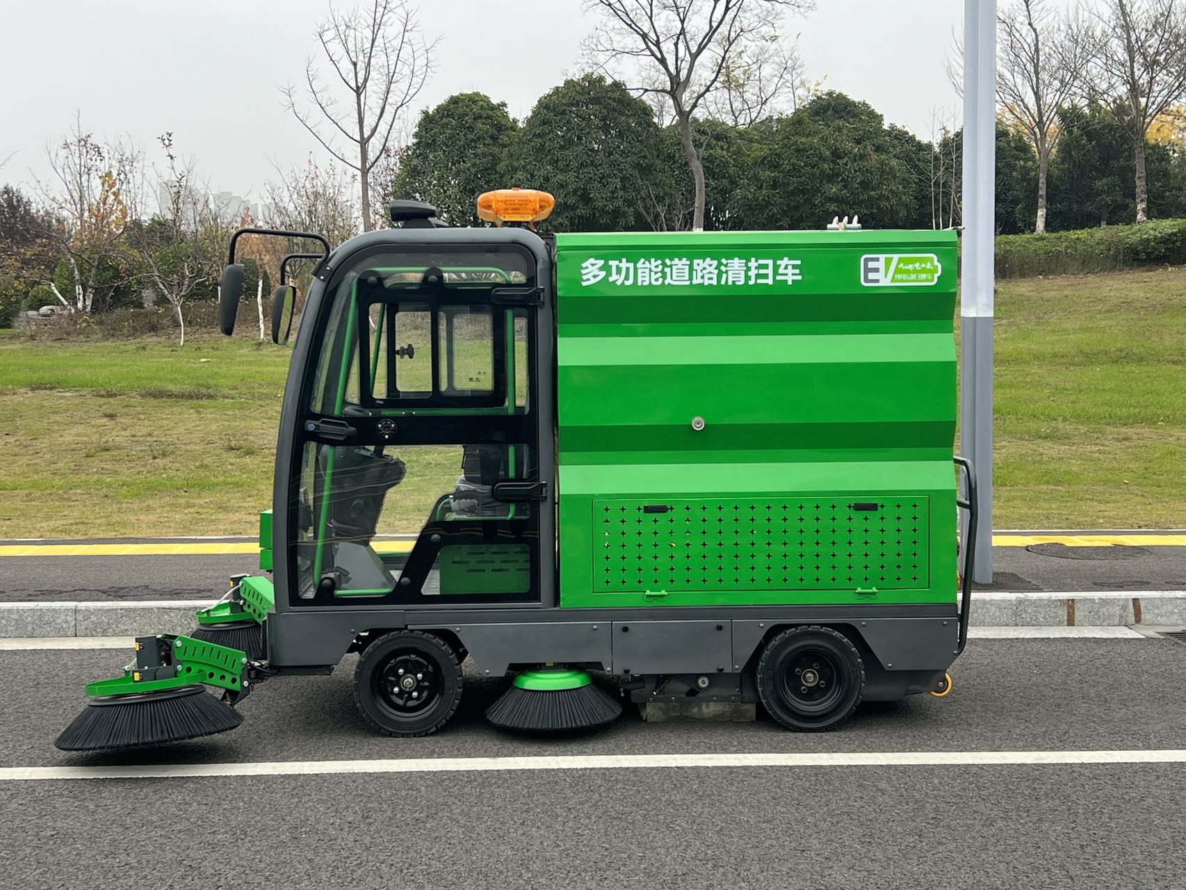Legend Multi-Functional Road Sweeper Truck For Sale | High Efficiency Street Cleaning