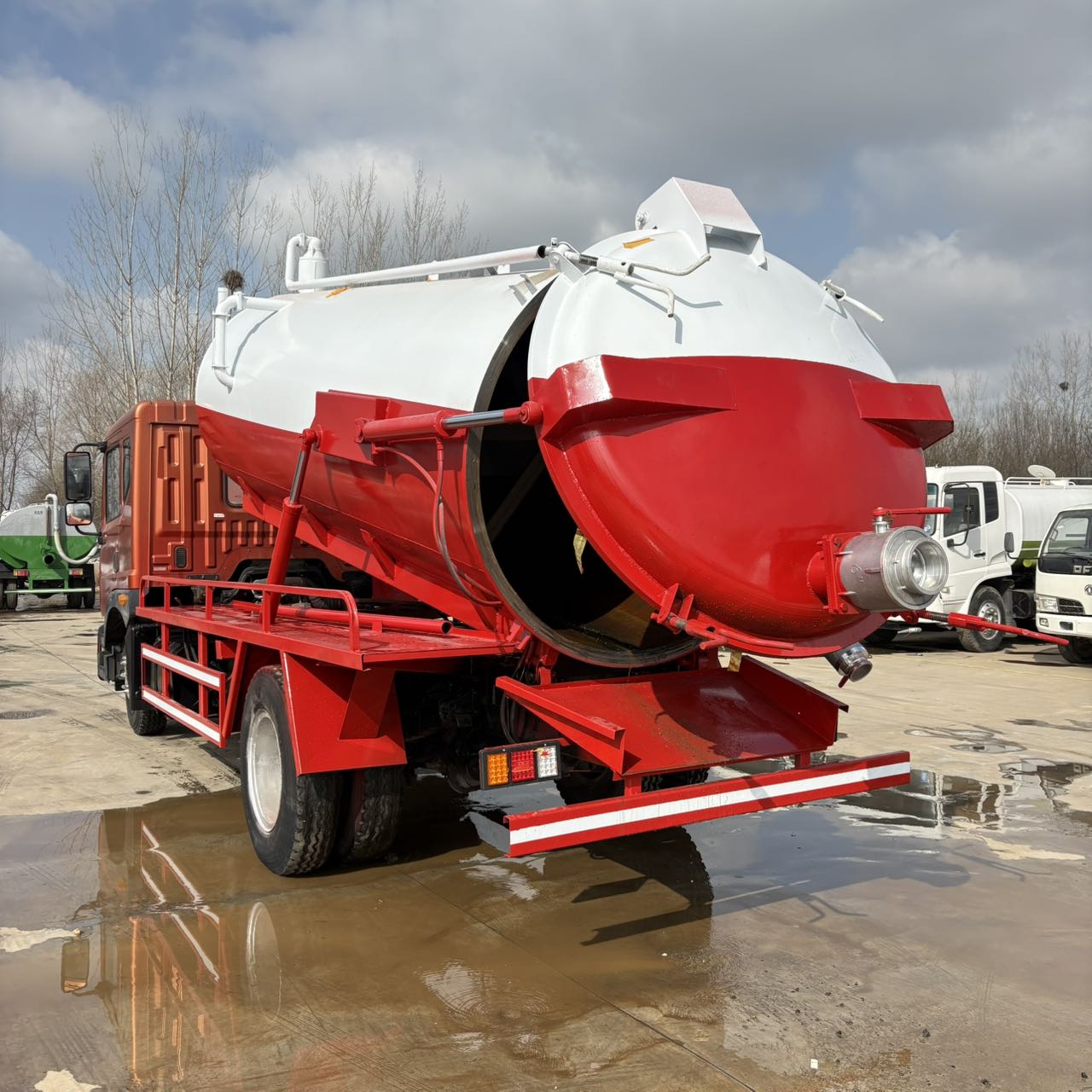 10m³ Self-Dumping Sewage Suction Truck Dongfeng Duolika D9 160HP Yuchai Engine