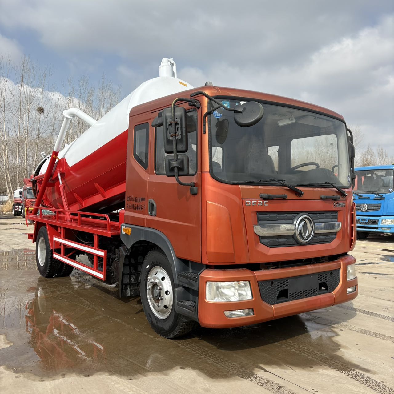 10m³ Self-Dumping Sewage Suction Truck Dongfeng Duolika D9 160HP Yuchai Engine