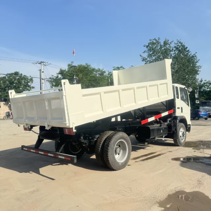 Sinotruk Howo Light Rear Dump Garbage Truck 130HP Yunnei Engine For Export