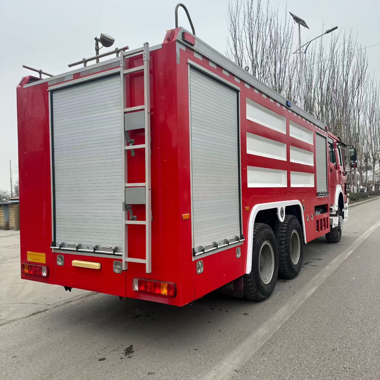 JP16 High Spray Foam Fire Truck 12m³ Tank 310HP HOWO Chassis For Sale