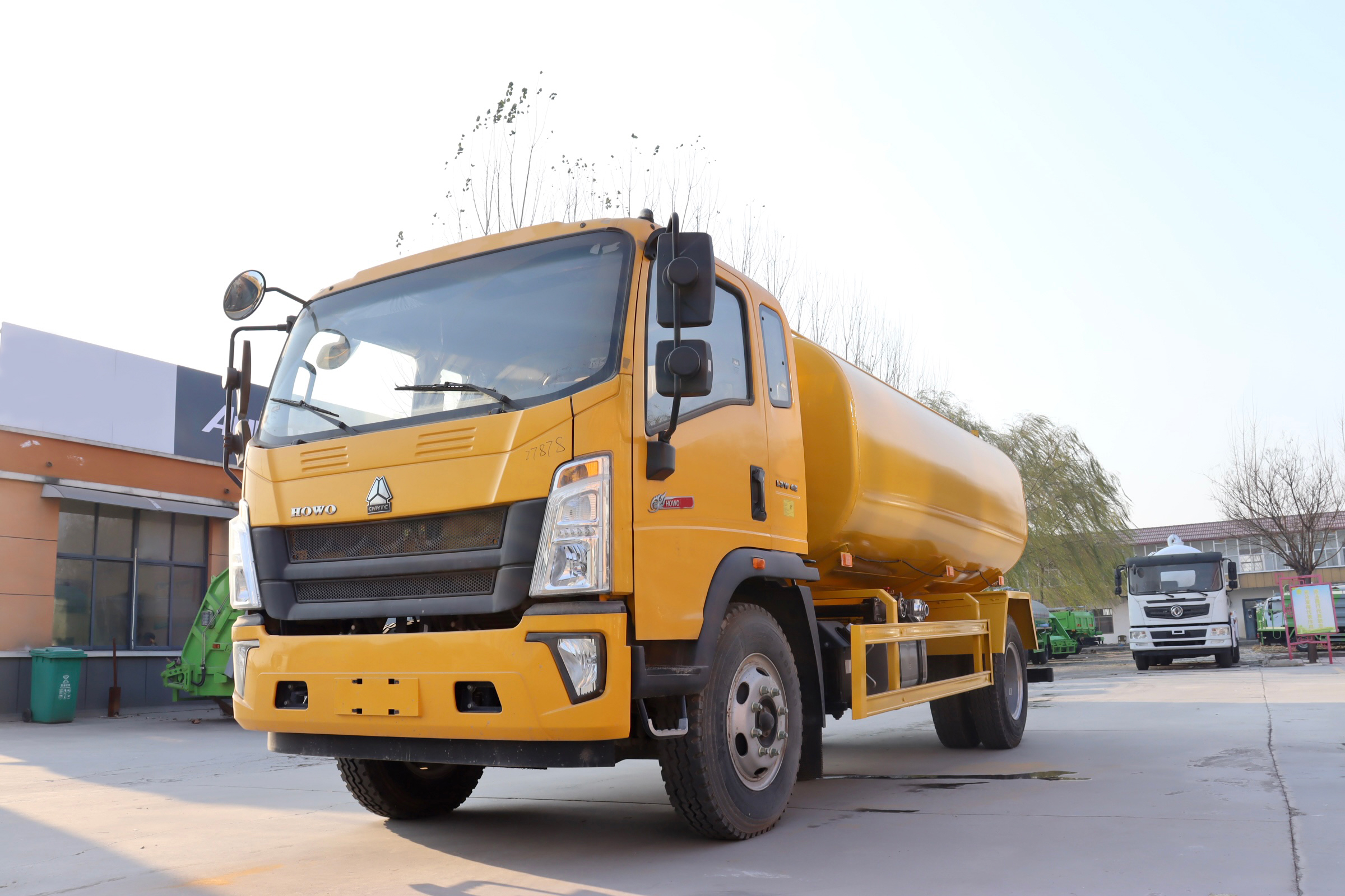 Customizable Cheap HOWO 5000L/8000L Euro 5 4X2 Diesel Water Truck Tanker Shandong Mobile Water Transport