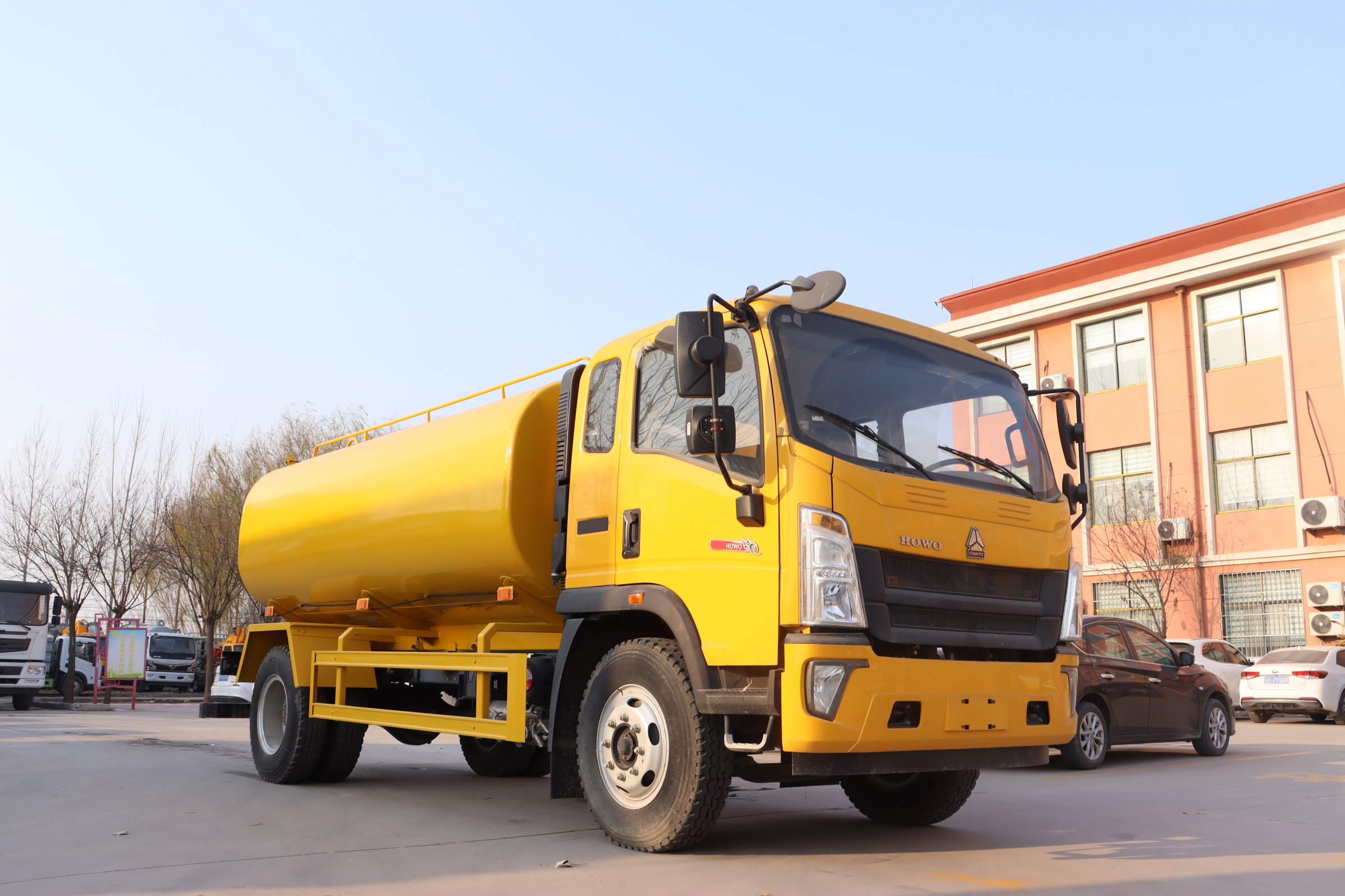 Customizable Cheap HOWO 5000L/8000L Euro 5 4X2 Diesel Water Truck Tanker Shandong Mobile Water Transport