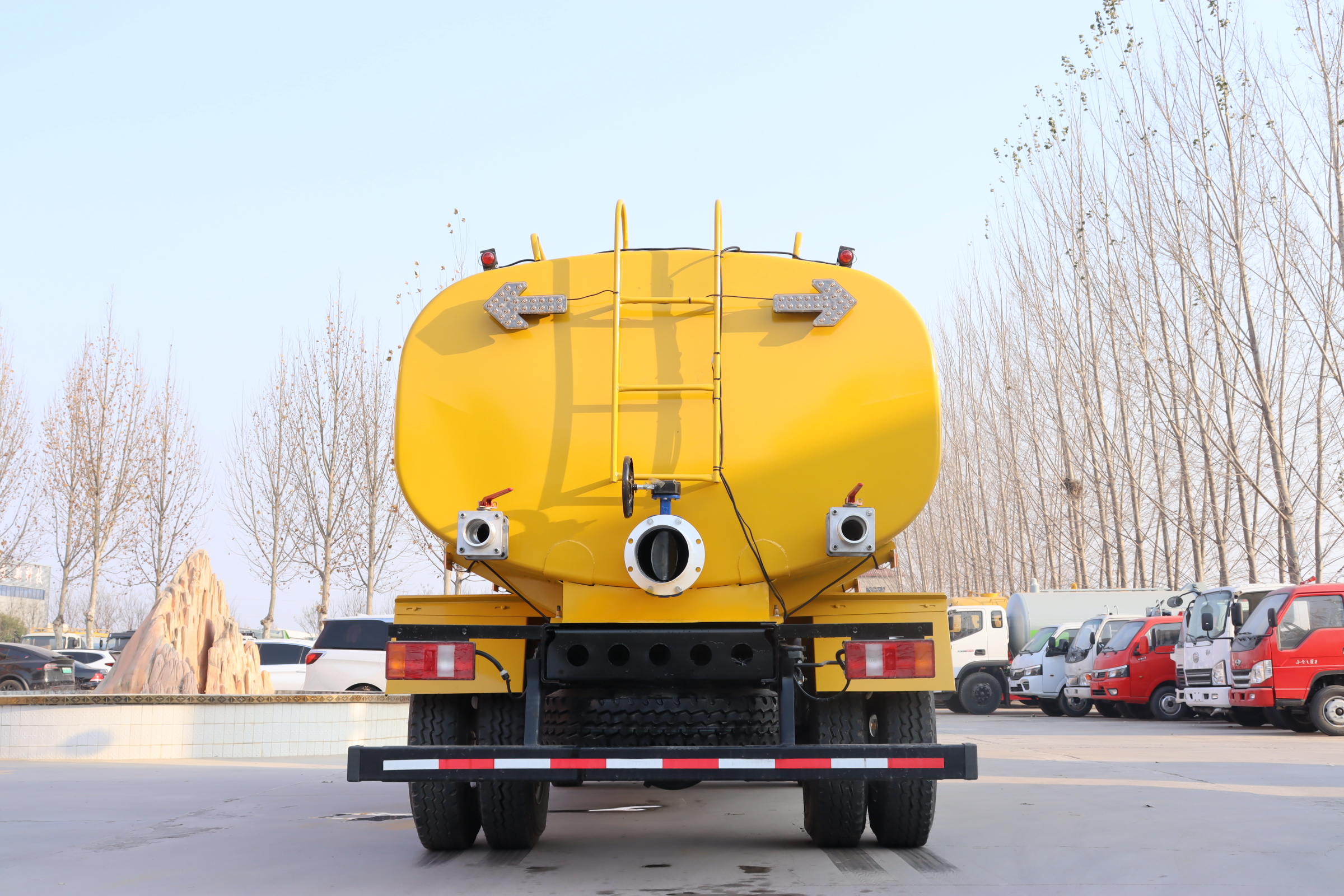 Customizable Cheap HOWO 5000L/8000L Euro 5 4X2 Diesel Water Truck Tanker Shandong Mobile Water Transport