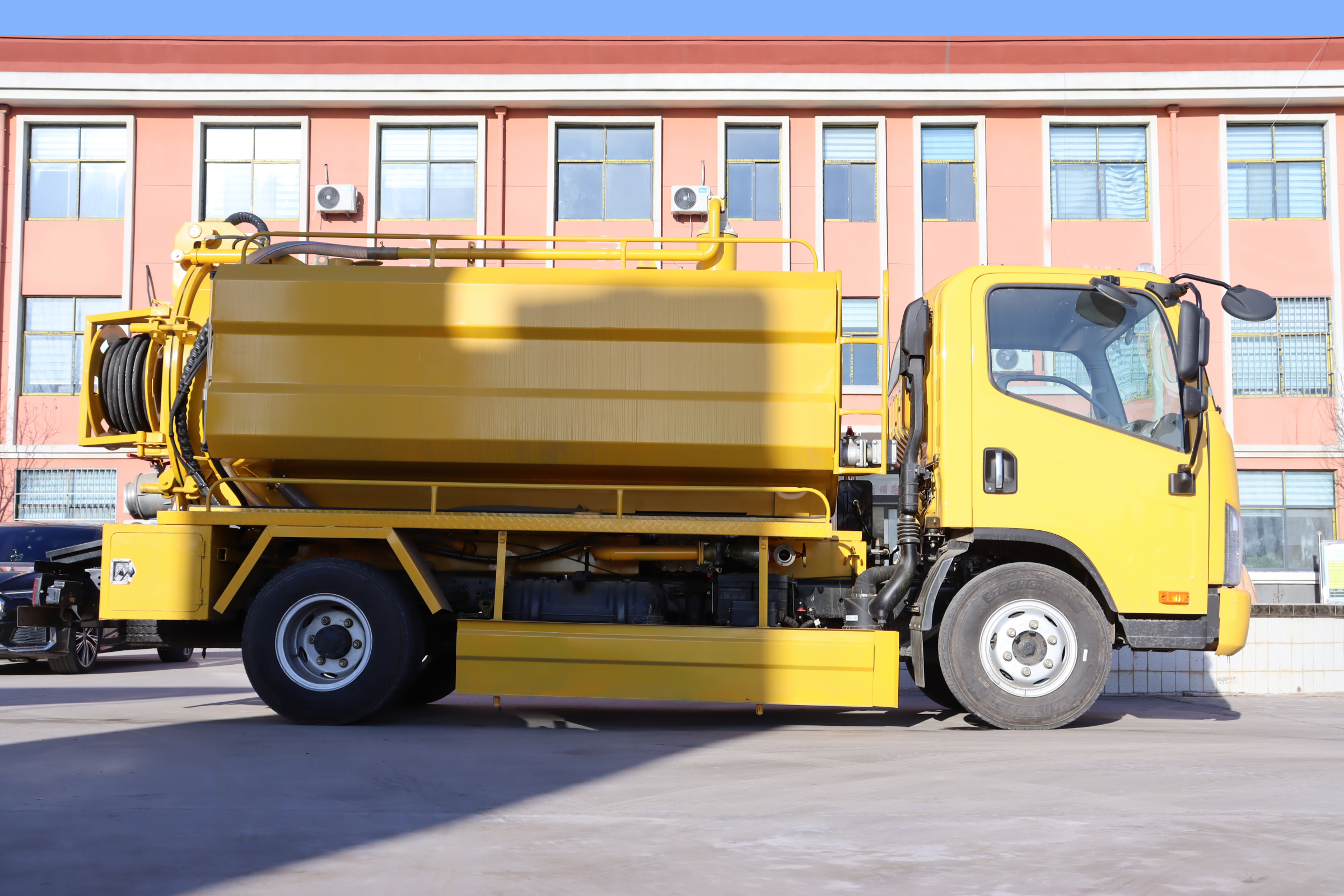 FAW Jiefang Manual Diesel 4+2 Combination High-Pressure Jetting and Vacuum Suction Sewer Cleaning Truck