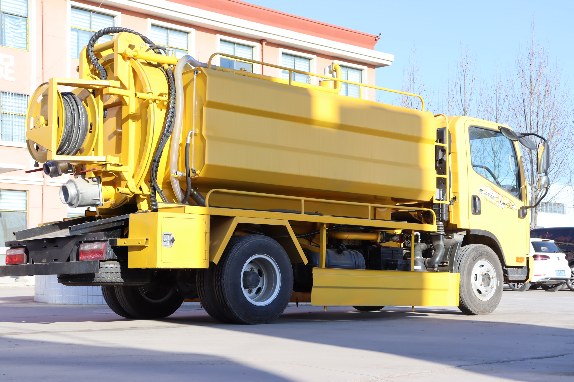 FAW Jiefang Manual Diesel 4+2 Combination High-Pressure Jetting and Vacuum Suction Sewer Cleaning Truck