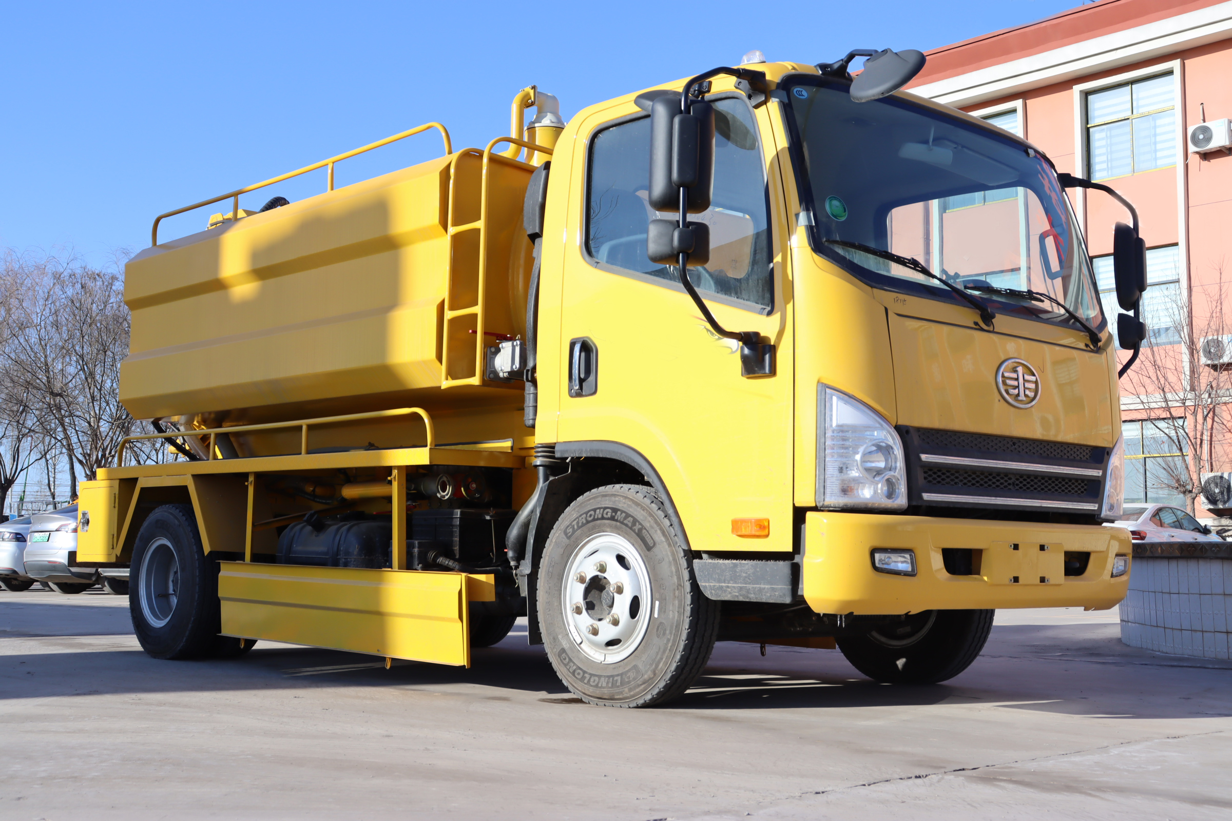FAW Jiefang Manual Diesel 4+2 Combination High-Pressure Jetting and Vacuum Suction Sewer Cleaning Truck
