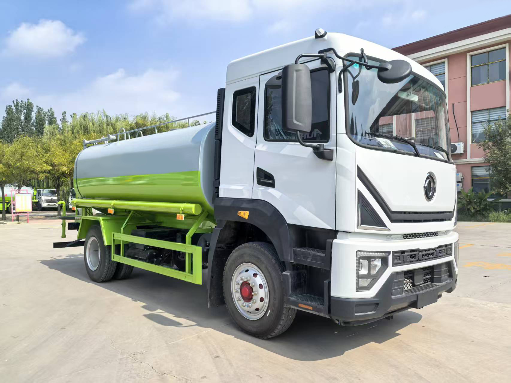 Dongfeng  14 Cubic Meters 4x2 Diesel Sewage/Sprinkler Truck-EURO 5 Emission for Municipal Sanitation & Water Transportation