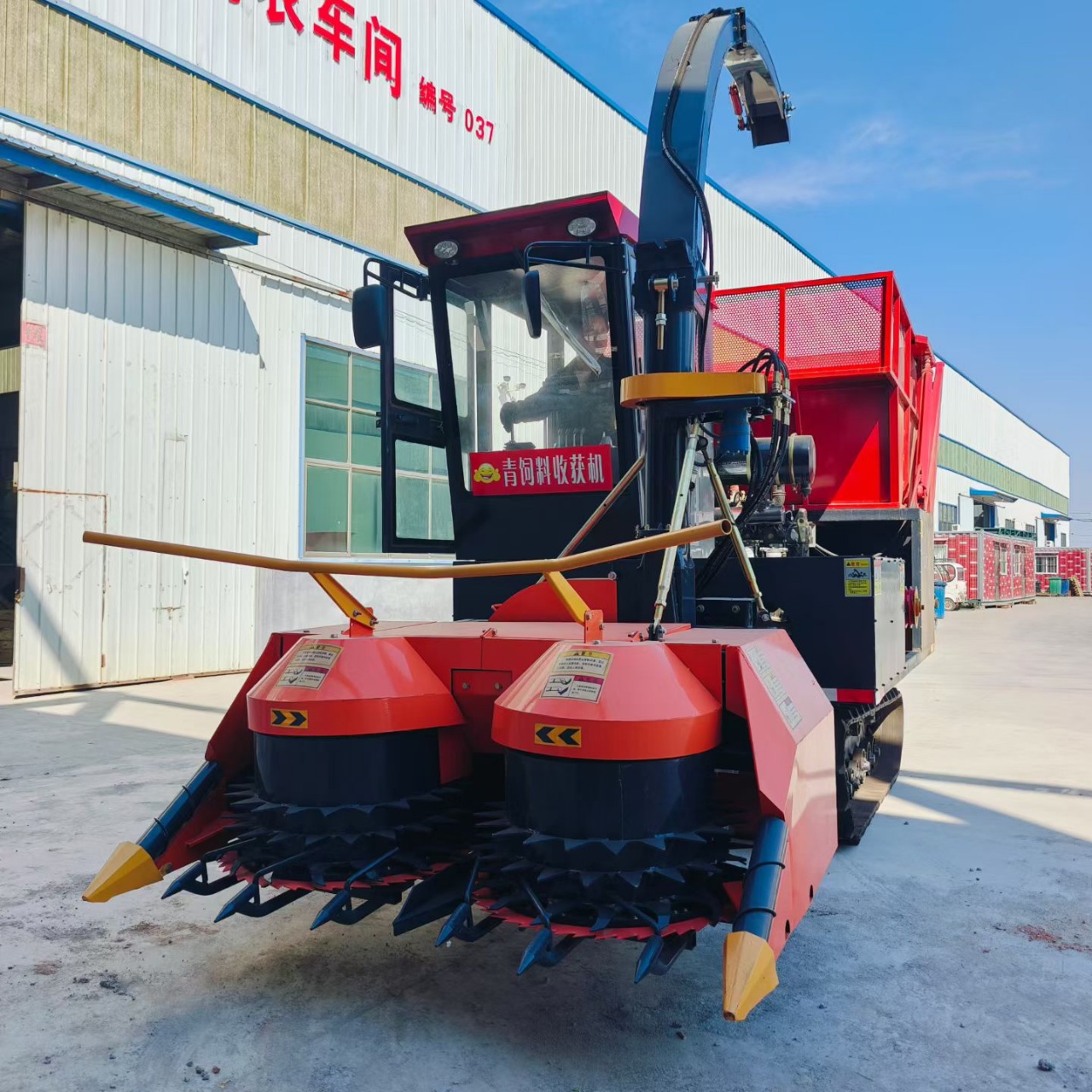 Crawler Type Silage Harvester 10-20 Ton/h Crop Cutting Machine
