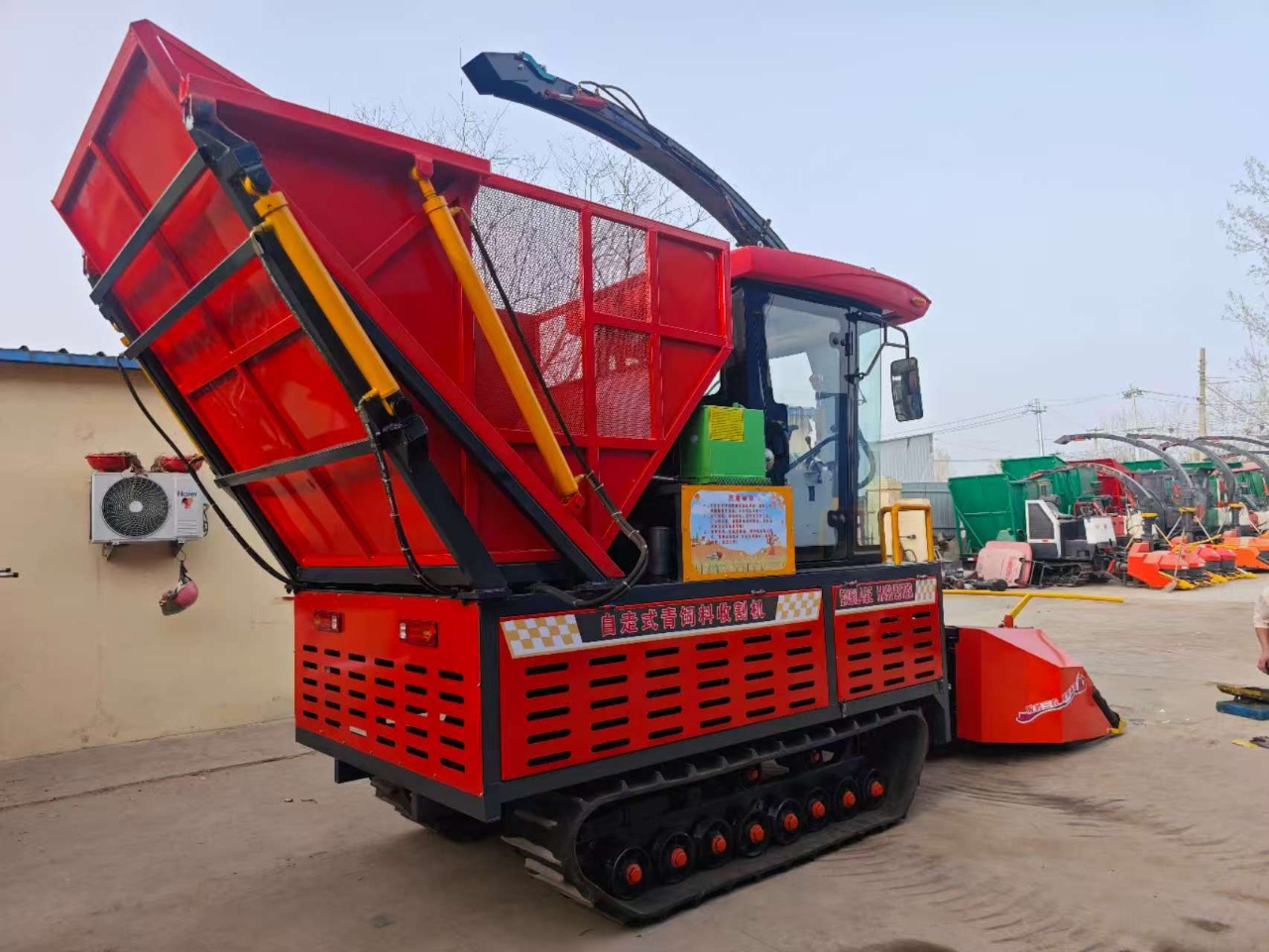Crawler Type Silage Harvester 10-20 Ton/h Crop Cutting Machine