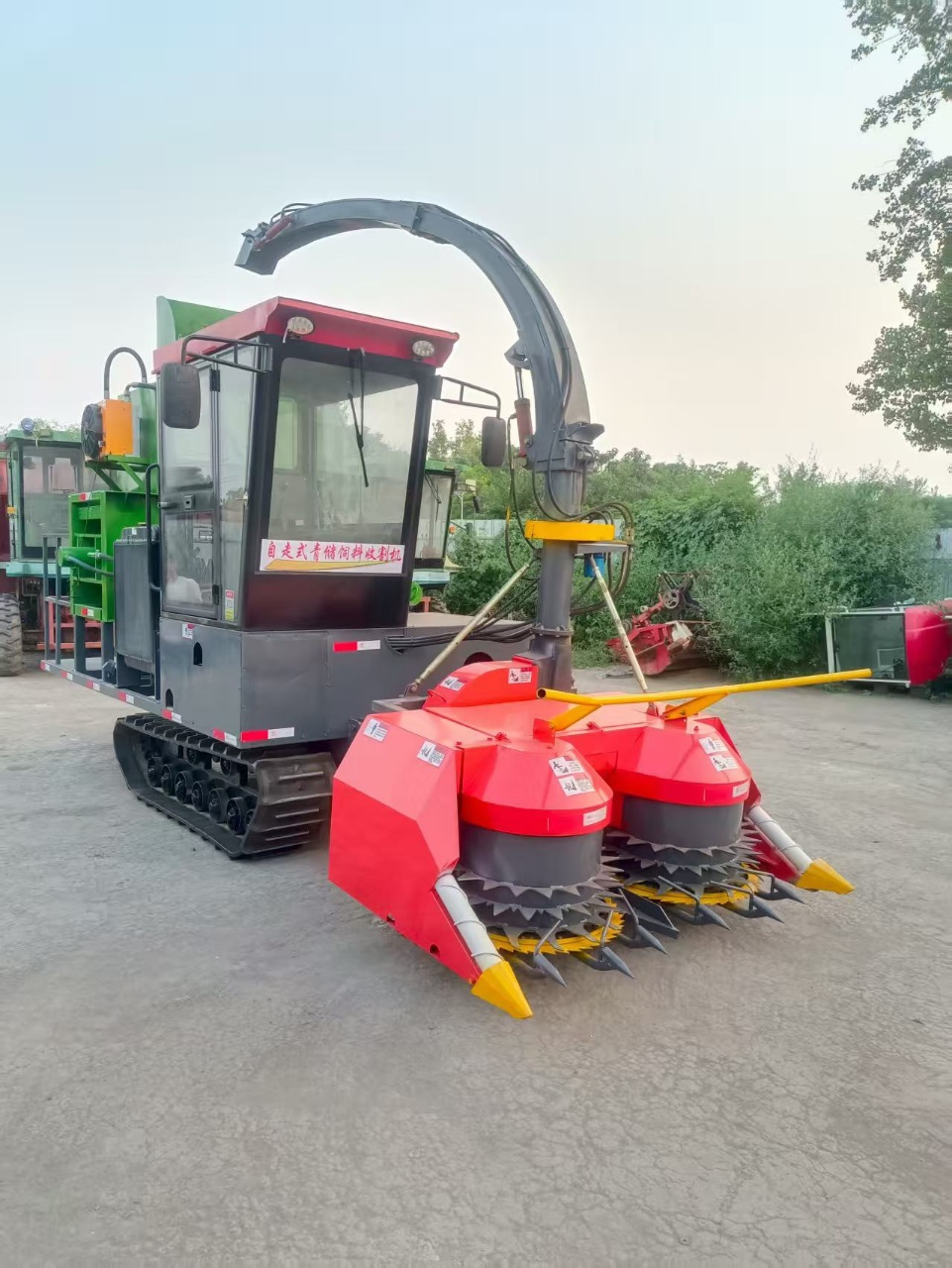 Crawler Type Silage Harvester 10-20 Ton/h Crop Cutting Machine