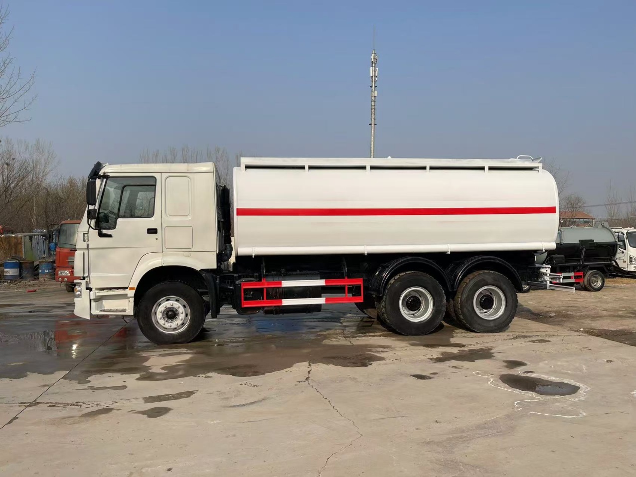 20m³ Mobile Fuel Tanker Truck Sinotruk Howo 380HP Weichai Engine