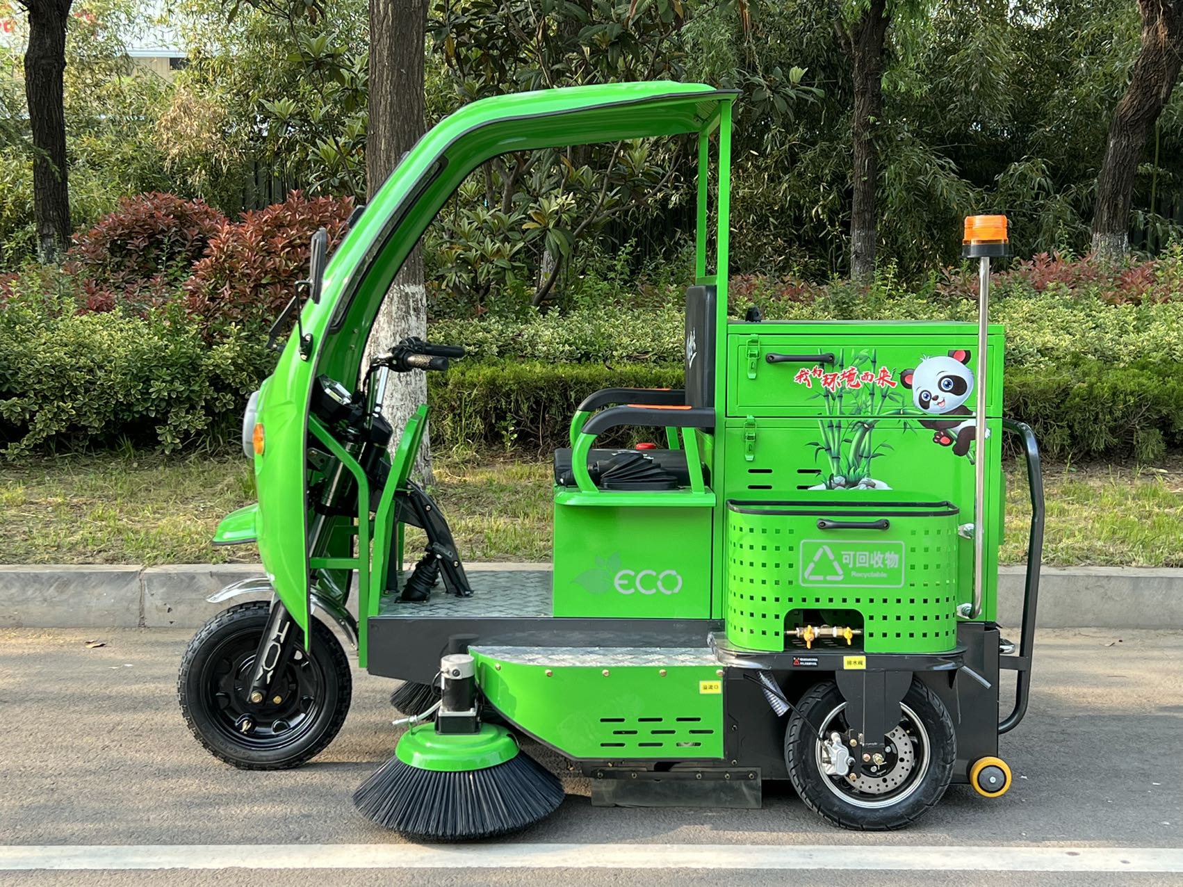 Multi-Purpose Road Cleaning Sweeper Vehicle High Efficiency Street Washing Machine