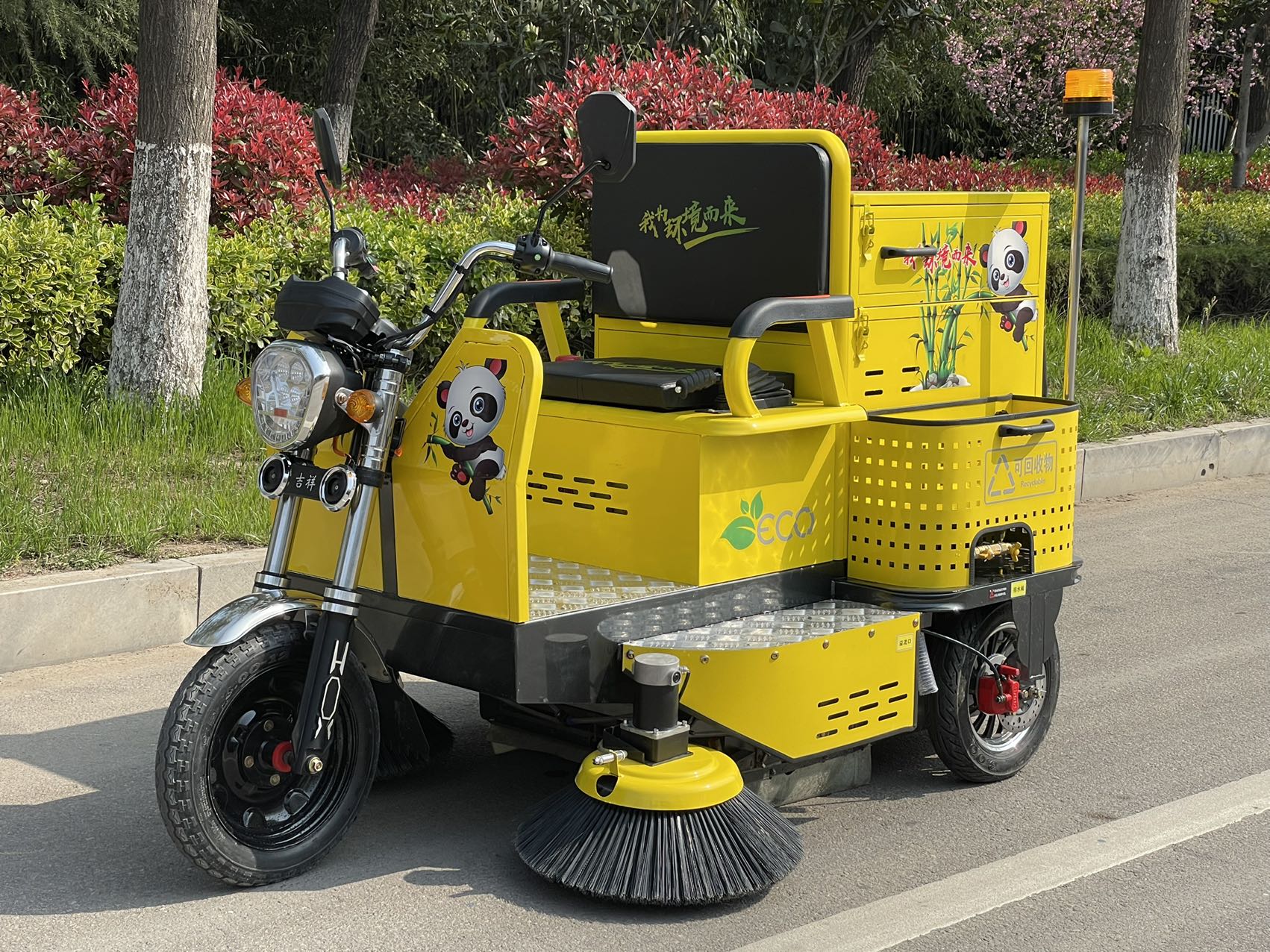 Multi-Purpose Road Cleaning Sweeper Vehicle High Efficiency Street Washing Machine