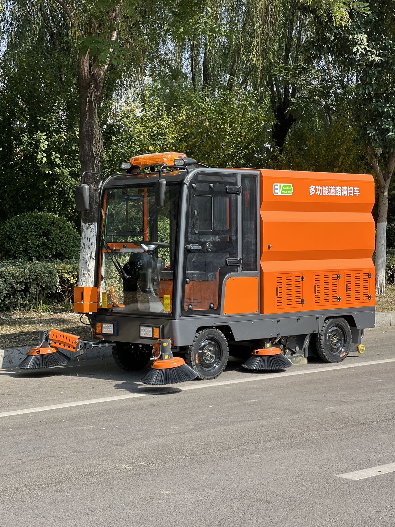 Multi-Purpose Road Cleaning Sweeper Vehicle High Efficiency Street Washing Machine