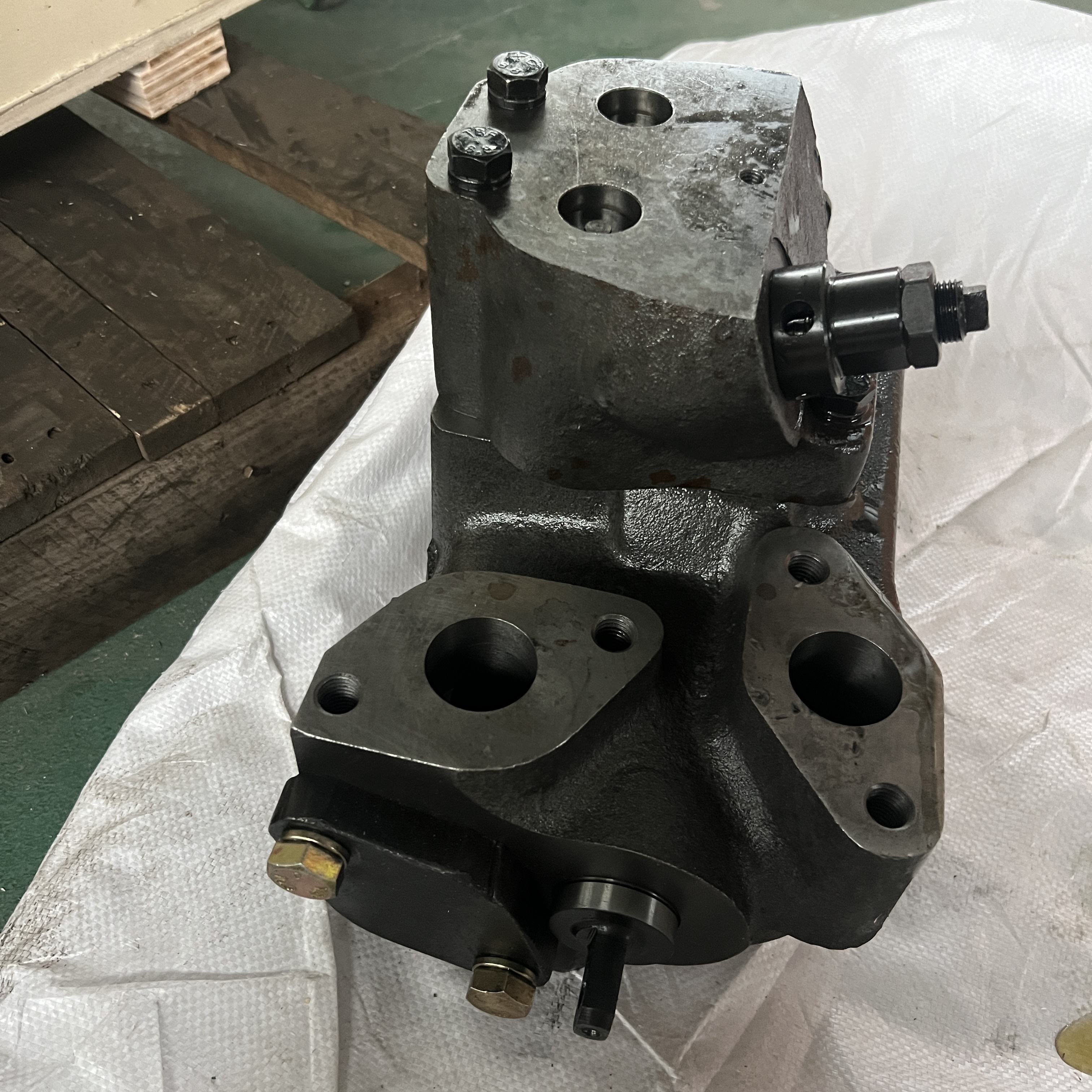 D85A-18 Excavator Hydraulic Tank Valve Assembly 701-32-27001