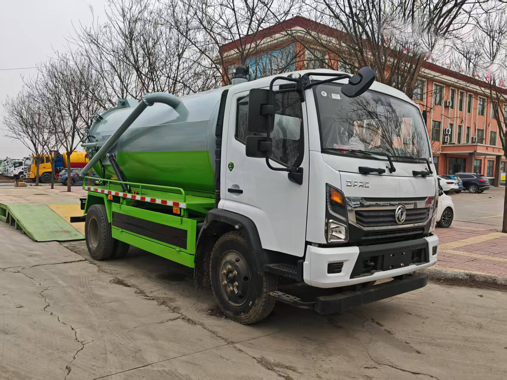 Dongfeng Multi Functional Engine Powered NEW Sewage Suction Truck for Fecal Suction Sewage Dredging Sludge Dry Wet Separation