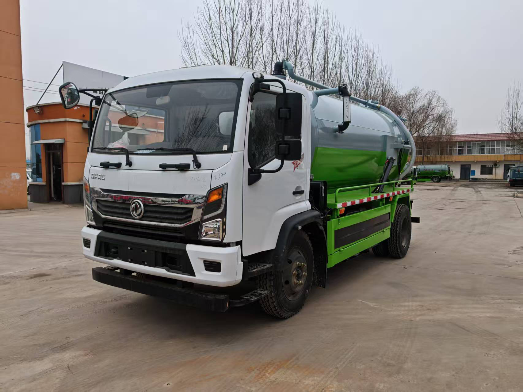 Dongfeng Multi Functional Engine Powered NEW Sewage Suction Truck for Fecal Suction Sewage Dredging Sludge Dry Wet Separation