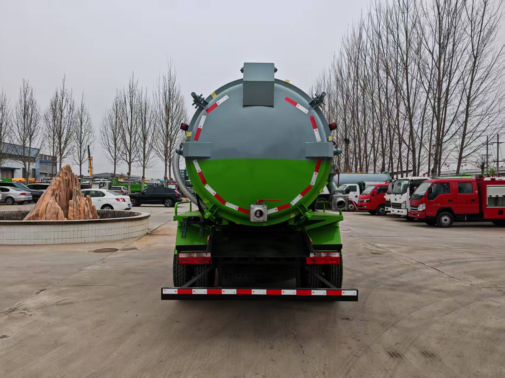 Dongfeng Multi Functional Engine Powered NEW Sewage Suction Truck for Fecal Suction Sewage Dredging Sludge Dry Wet Separation