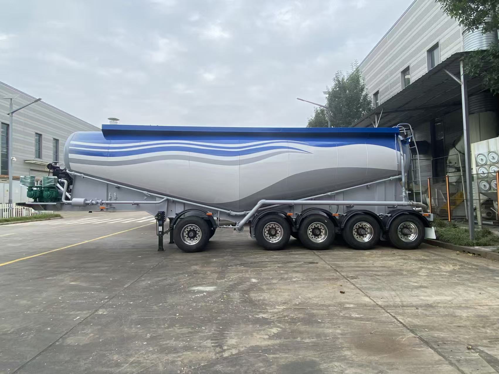 Medium-density powder and granular material transportation vehicle