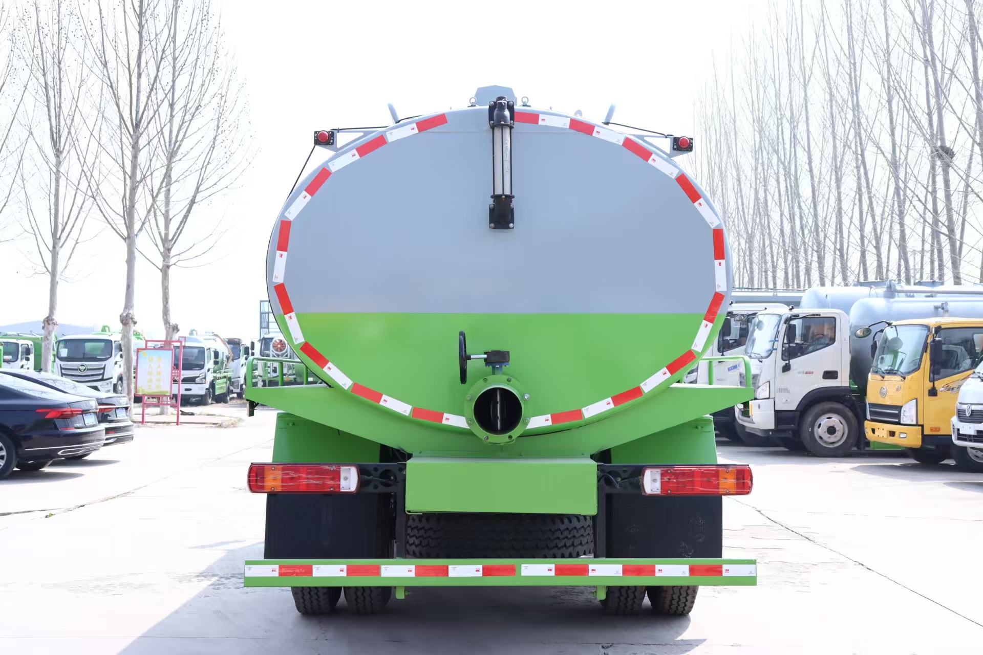 Hot Sale Foton Aumark 12cbm Diesel 4x2 Vacuum Sewer Cleaning Truck Industrial Sludge Suction Excrement Septic Tanker Municipal