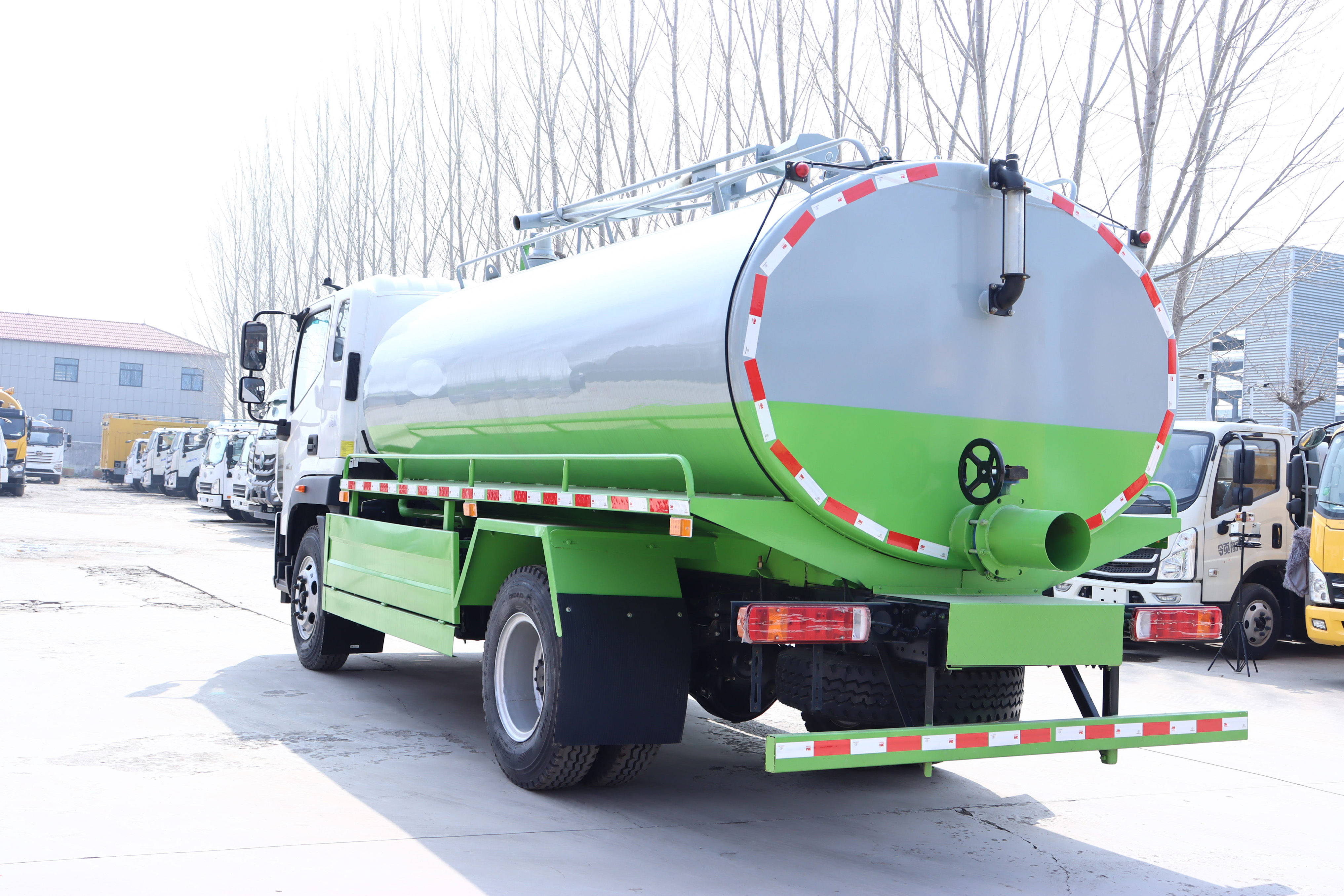 Hot Sale Foton Aumark 12cbm Diesel 4x2 Vacuum Sewer Cleaning Truck Industrial Sludge Suction Excrement Septic Tanker Municipal