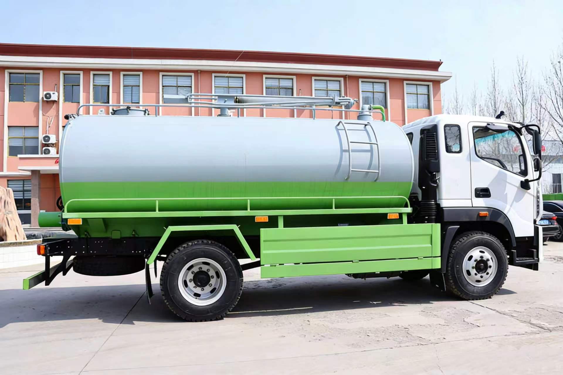 Hot Sale Foton Aumark 12cbm Diesel 4x2 Vacuum Sewer Cleaning Truck Industrial Sludge Suction Excrement Septic Tanker Municipal